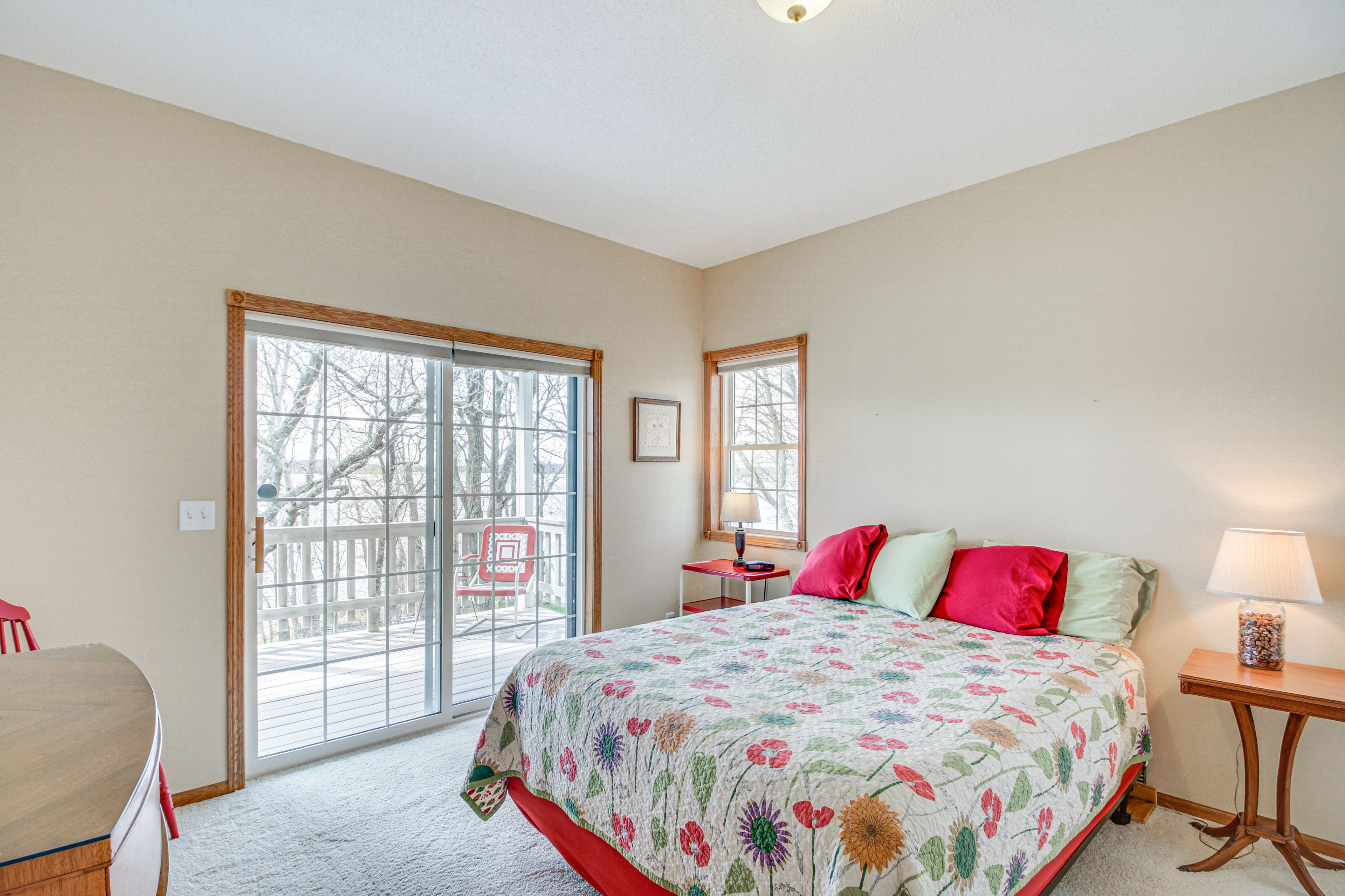 Bedroom 1 | Upper Level | Queen Bed