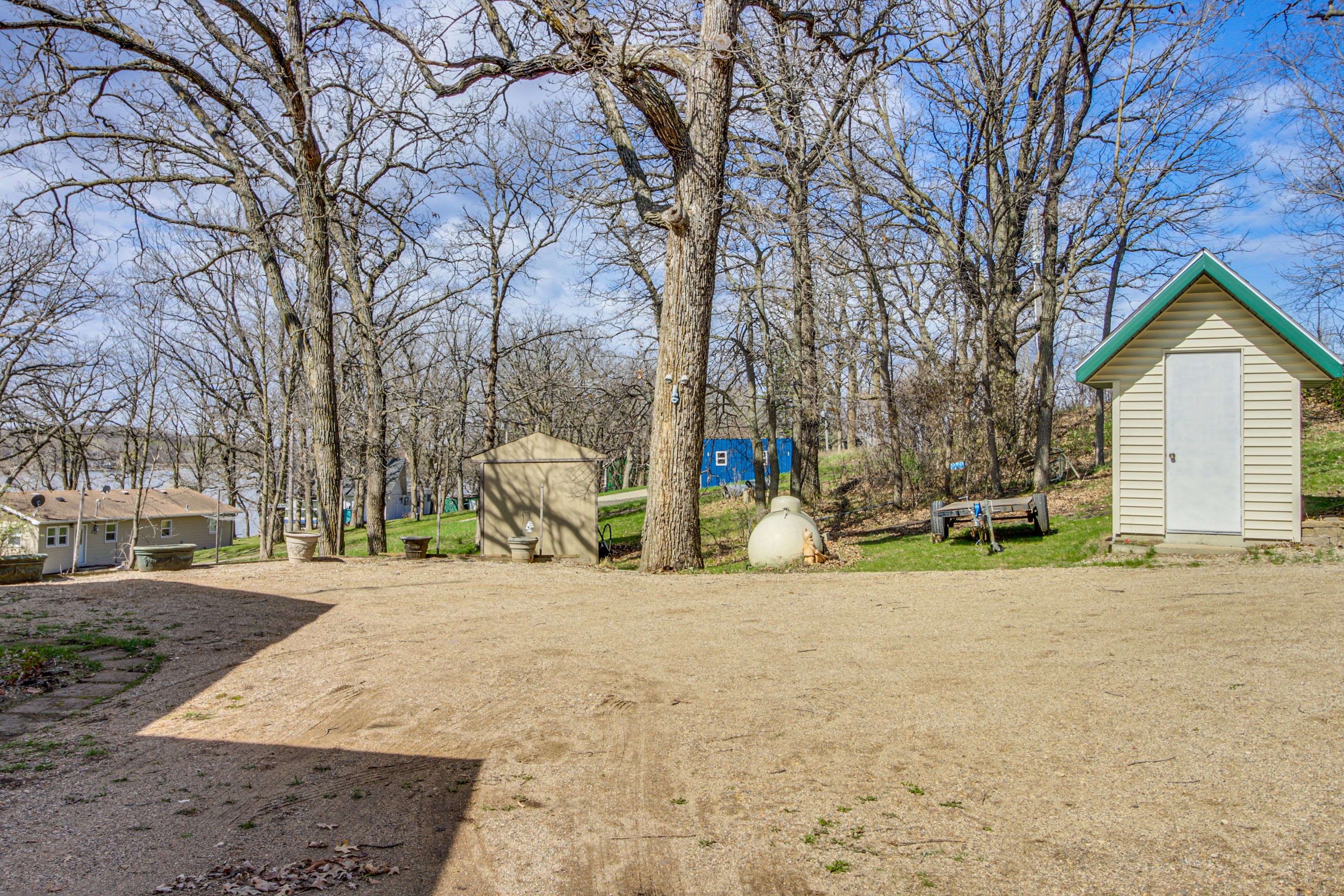 Parking | Driveway (6 Vehicles)
