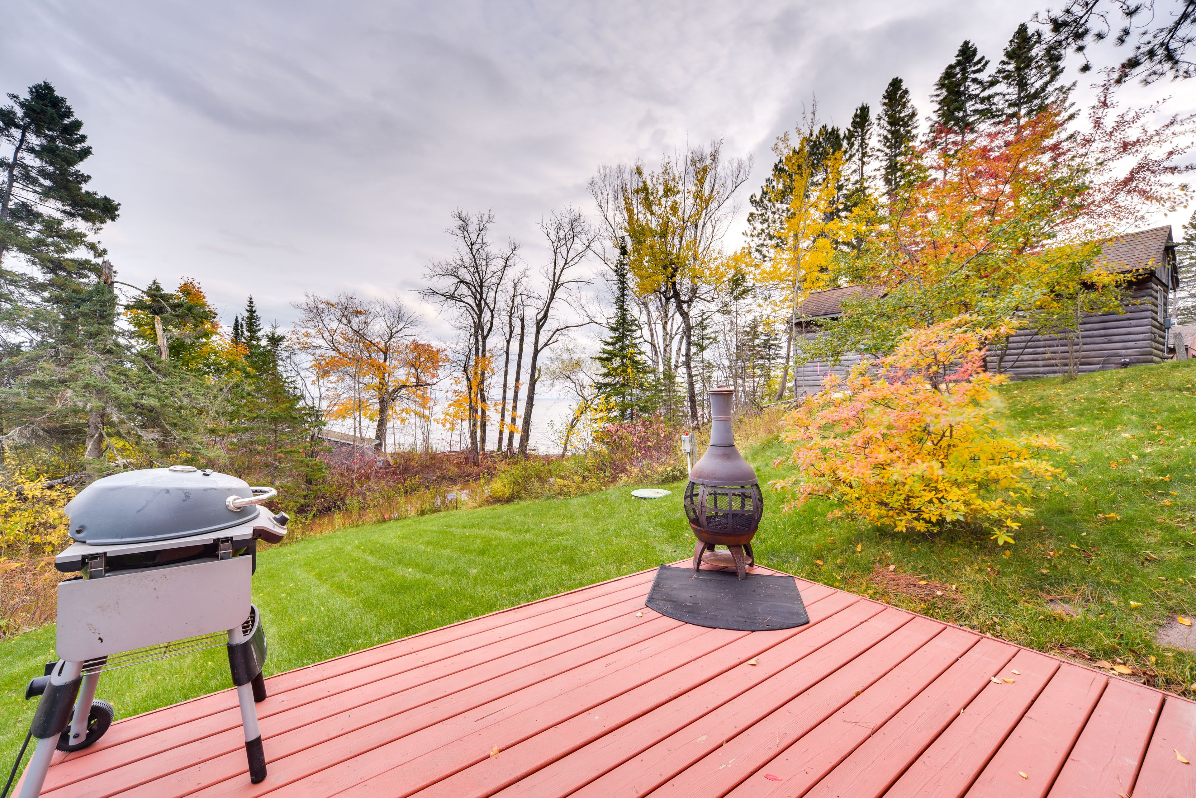 Deck | Fire Pit | Charcoal Grill