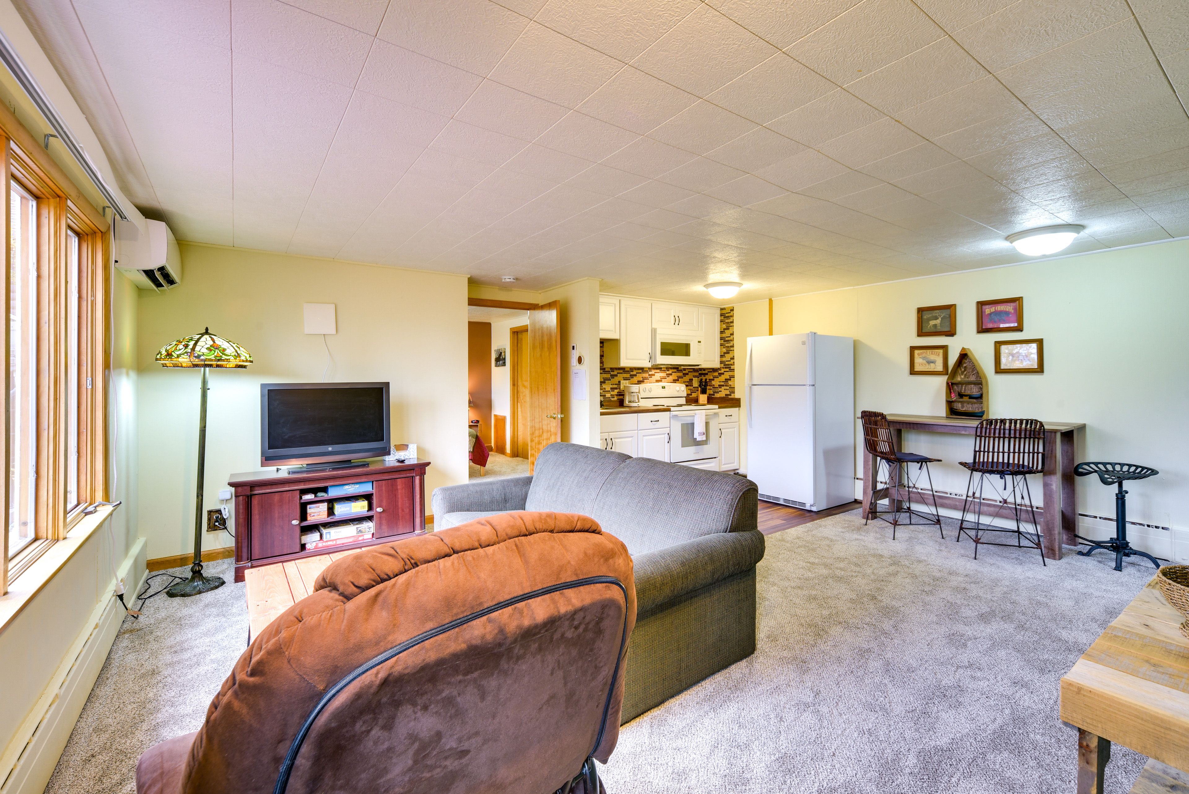 Living Room | Free WiFi | A/C  Unit