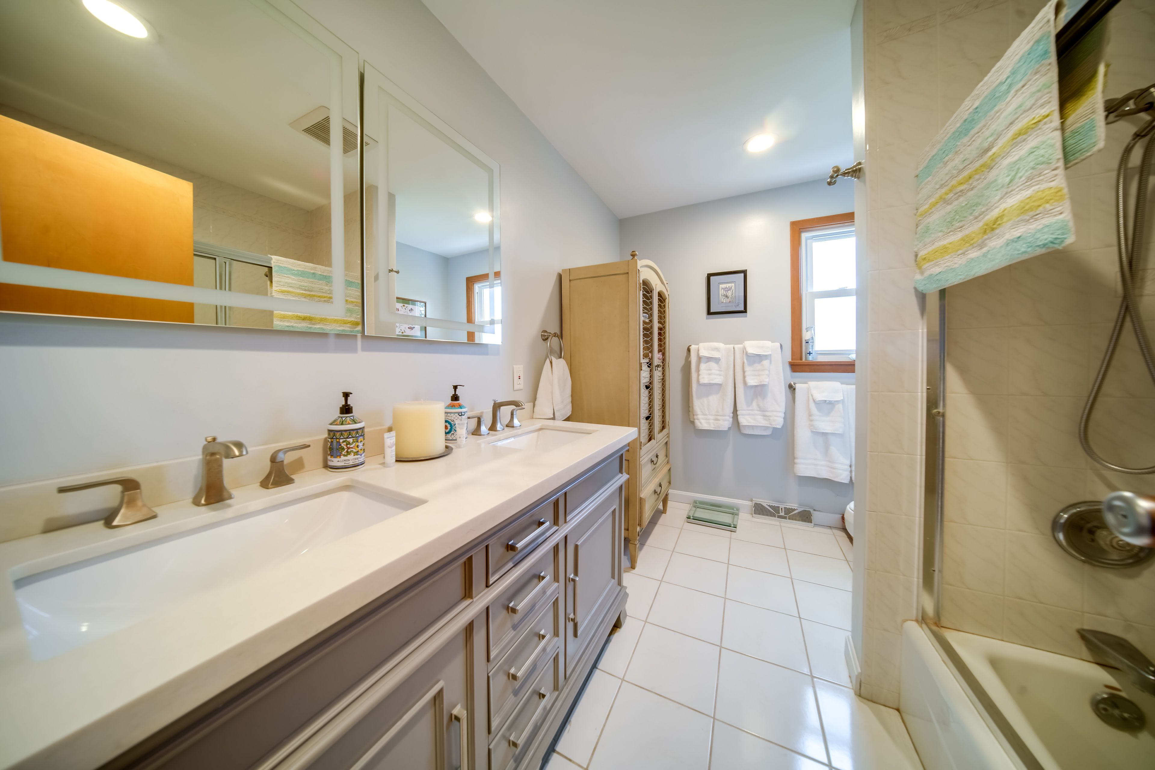 Bathroom | Complimentary Toiletries | Towels Provided | Shower/Tub Combo