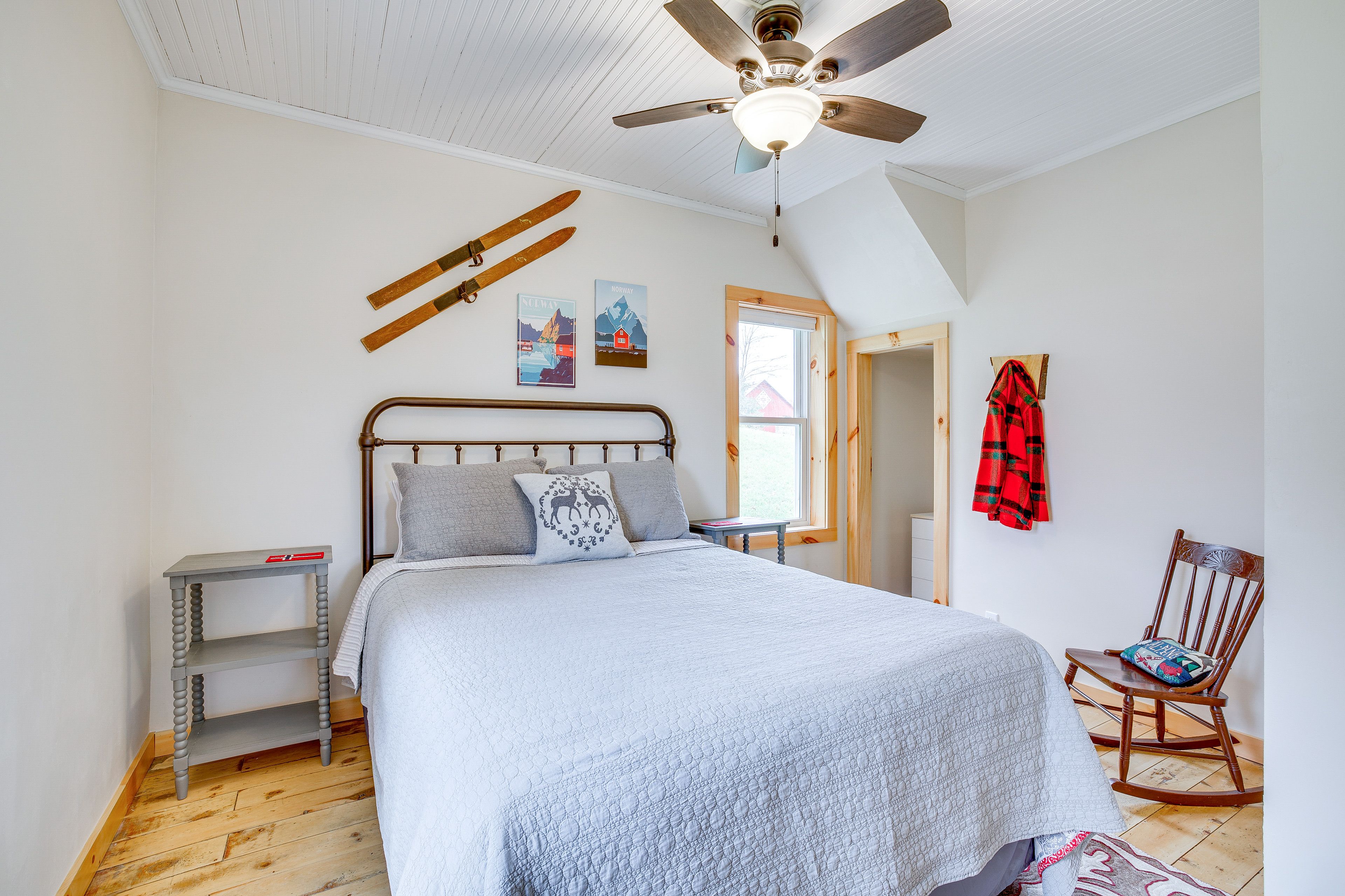 Bedroom 1 | Queen Bed | Linens Provided