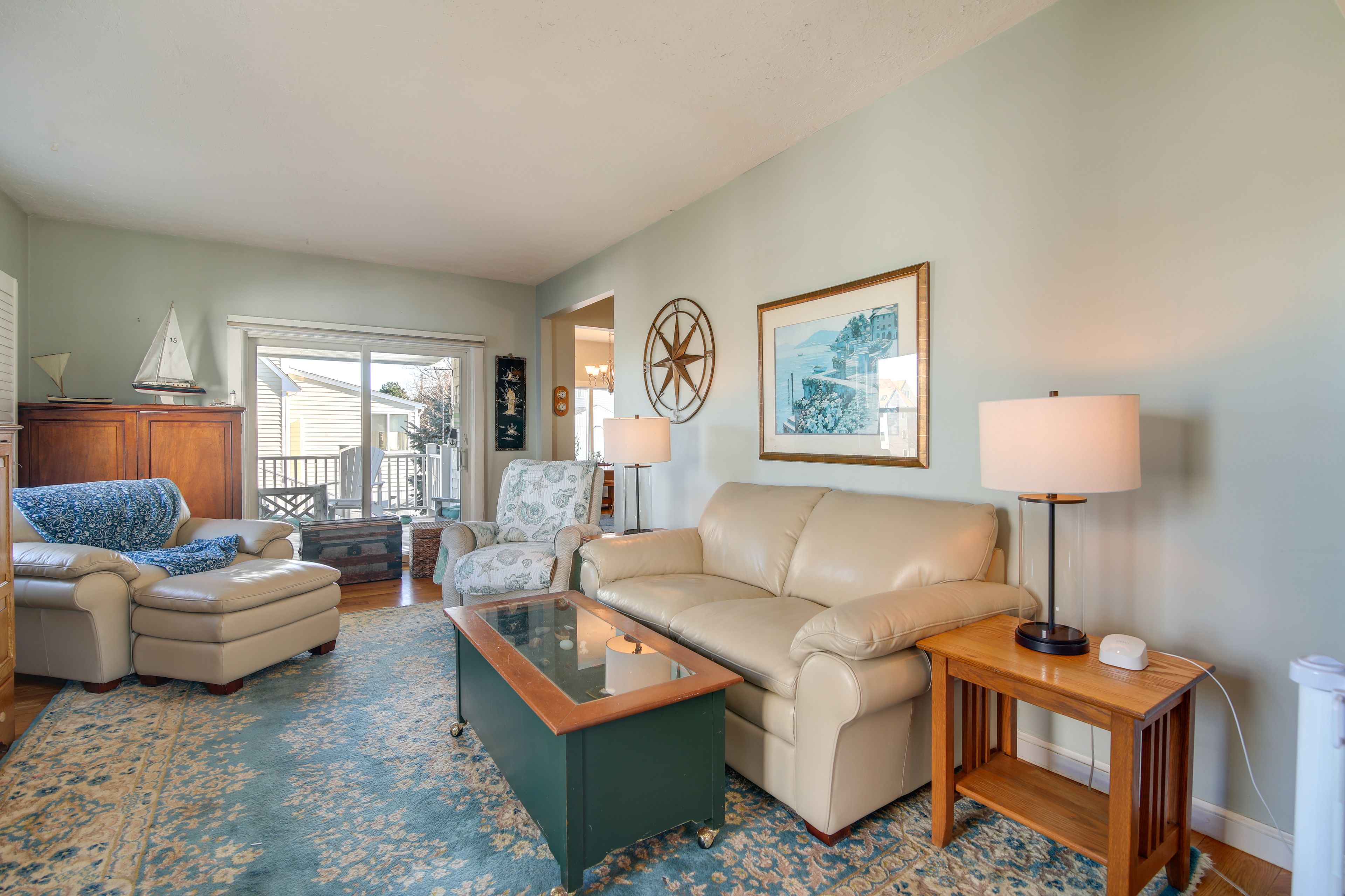 Living Room | Smart TV | Free WiFi