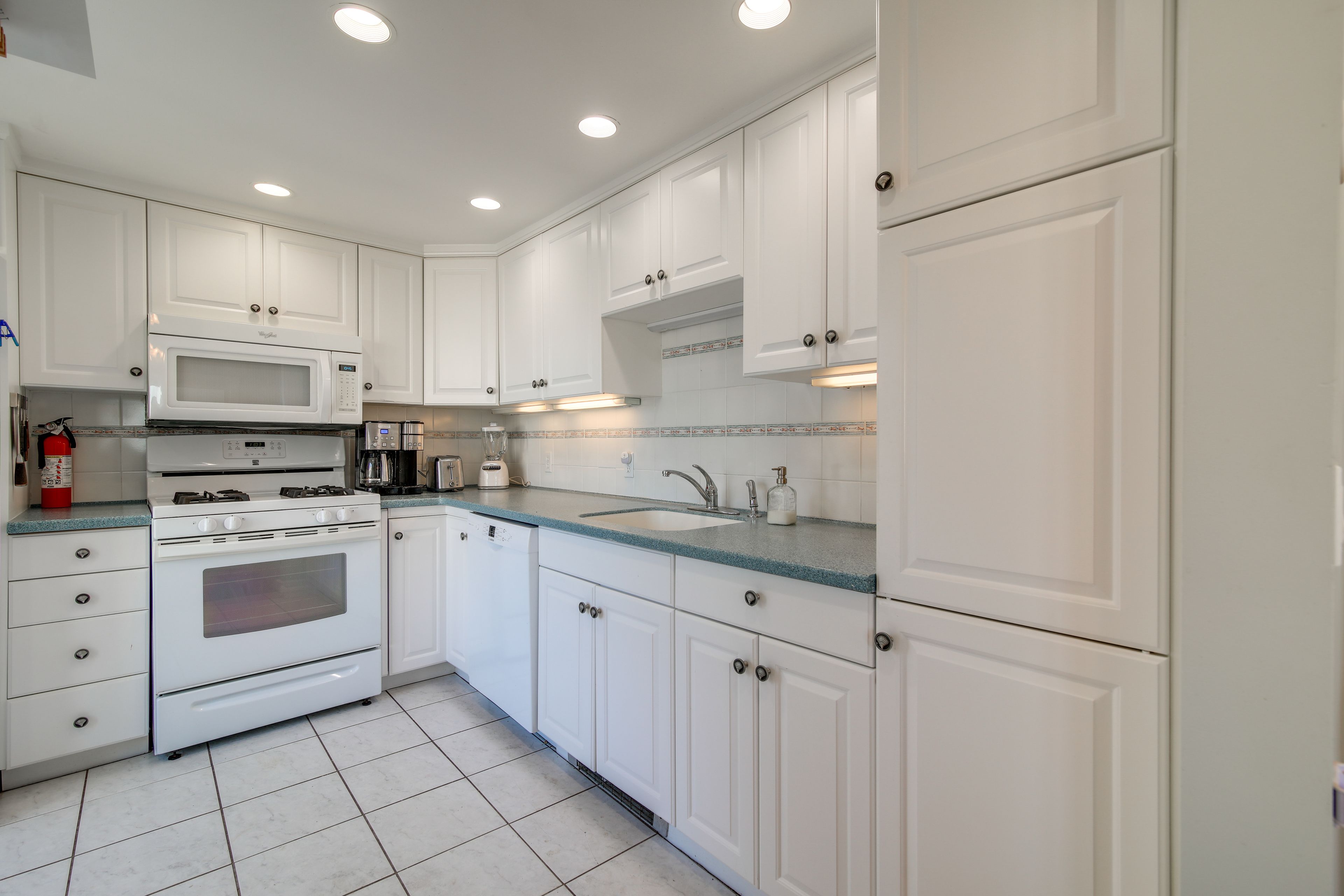 Kitchen | Cooking Basics | Coffee Maker | Paper Towels/Trash Bags Provided