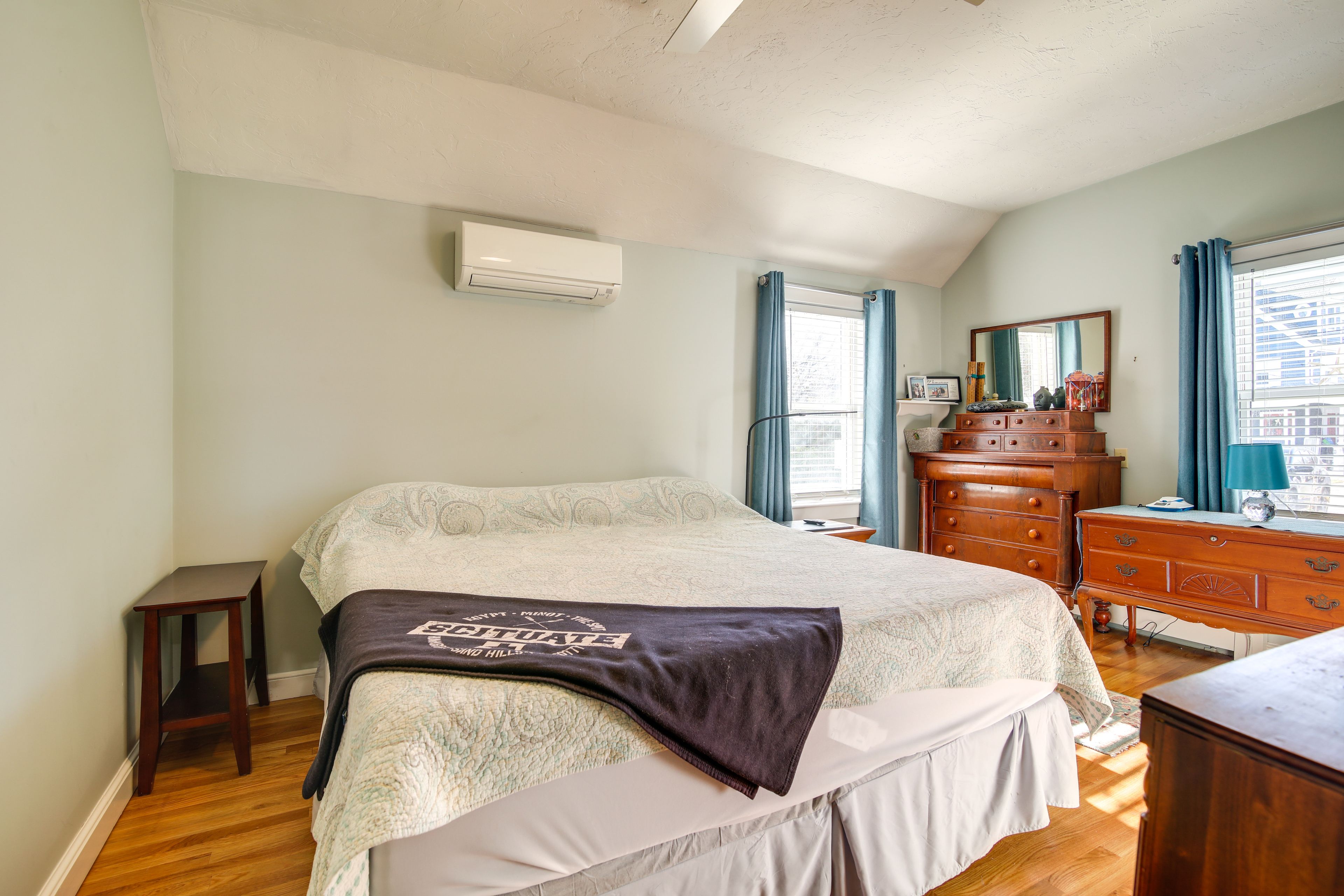 Bedroom 1 | King Bed | Linens Provided