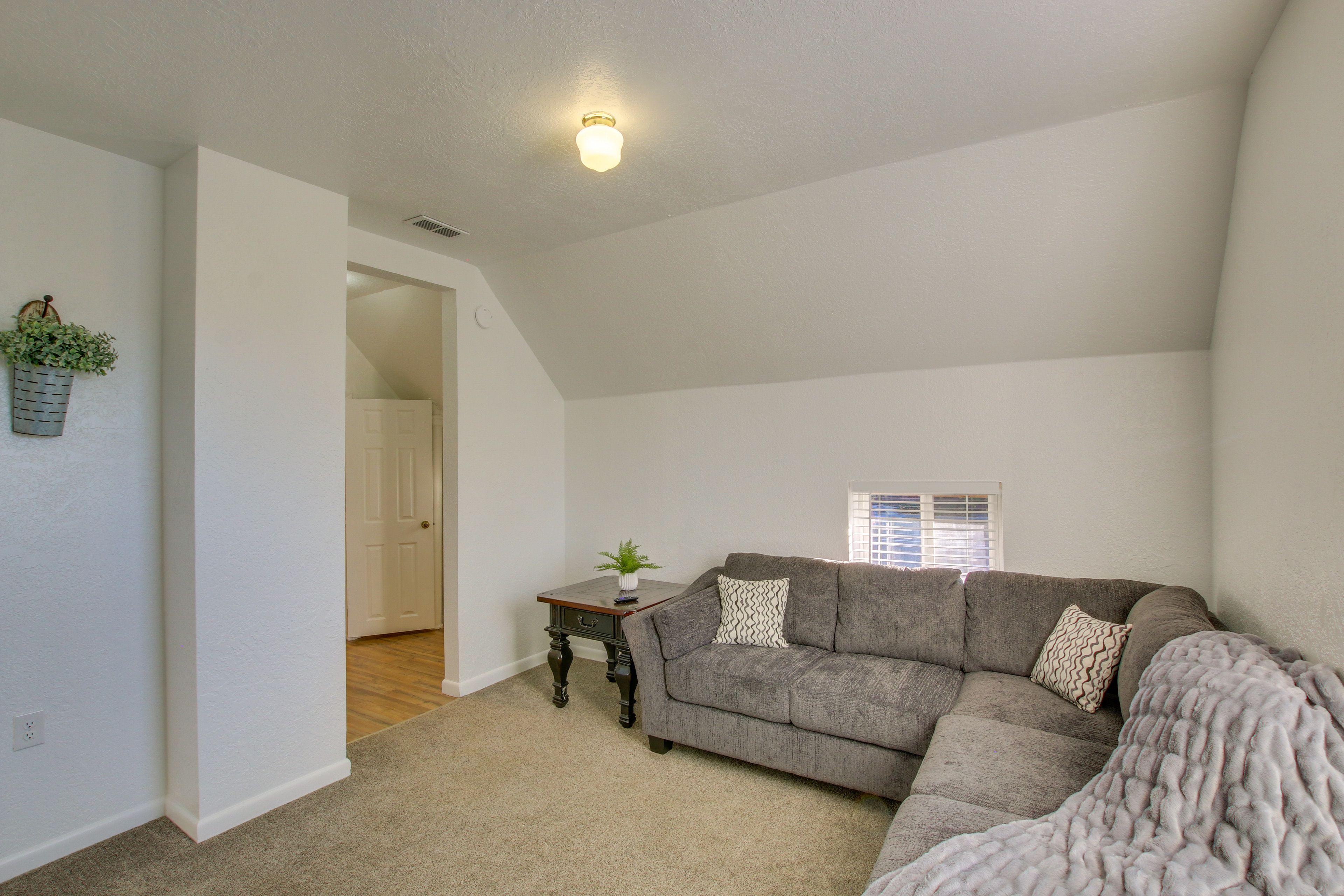 Living Room | Smart TV | Central A/C