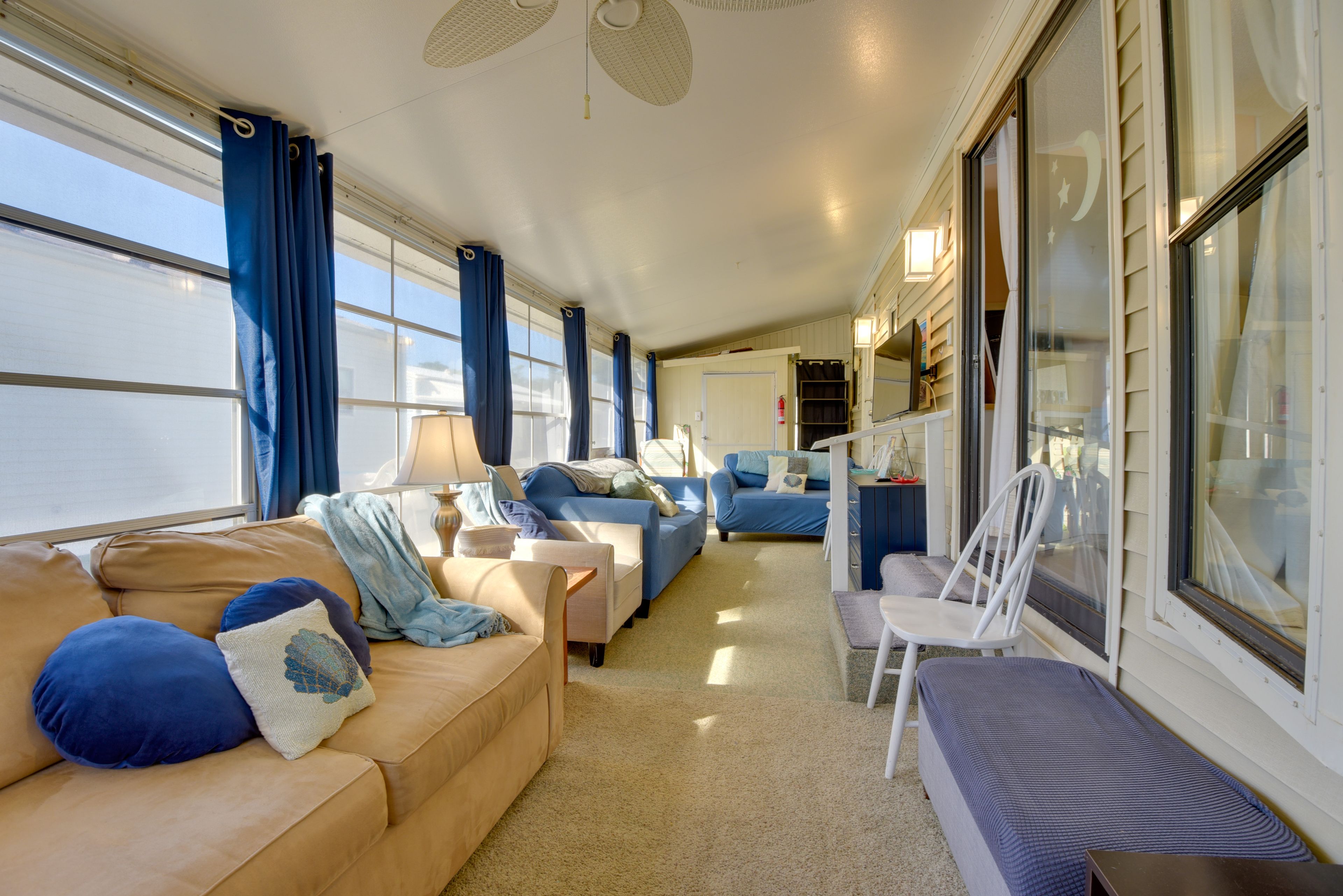 Screened Porch | Smart TV | Queen Sleeper Sofa | Desk