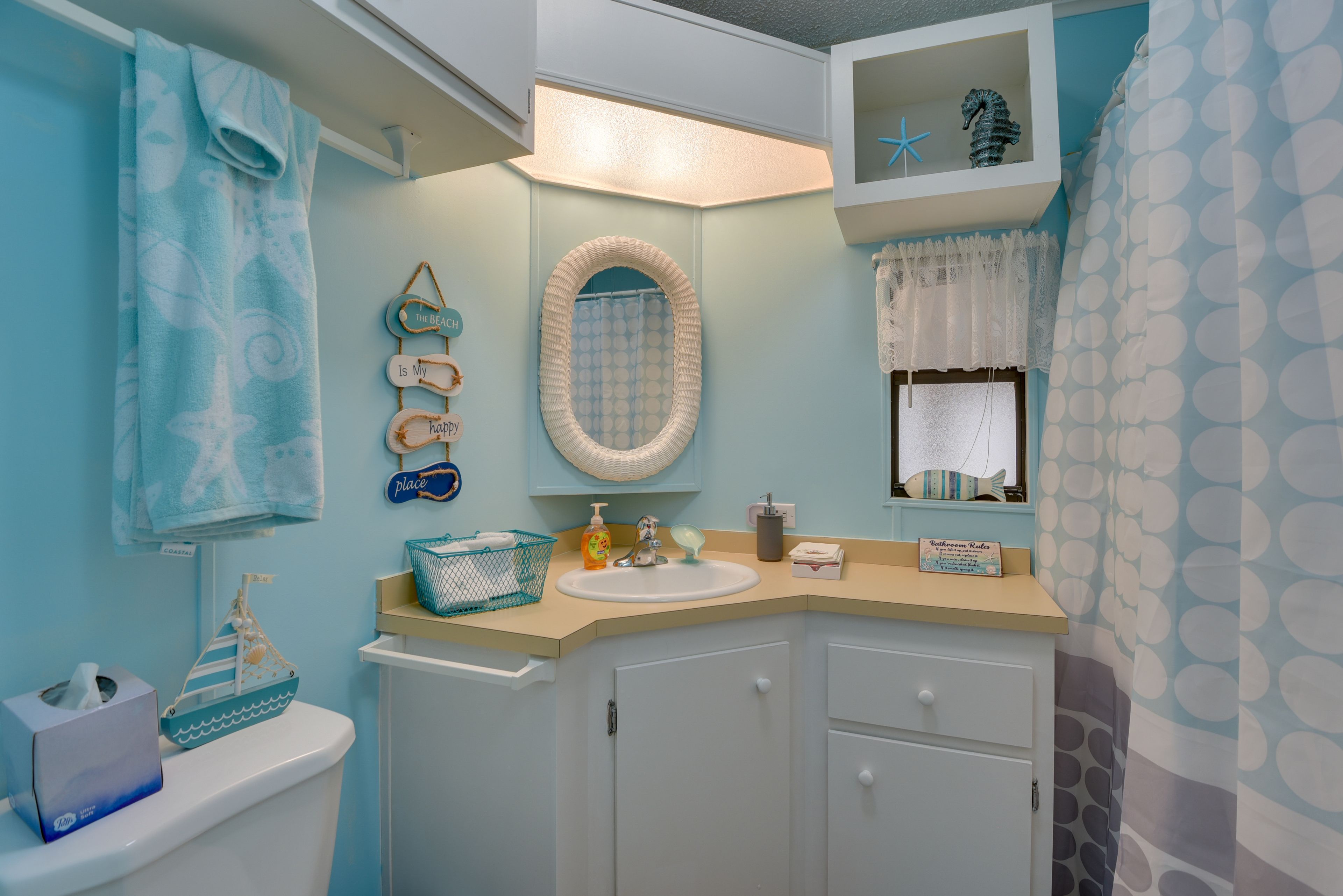 Full Bathroom | Complimentary Toiletries