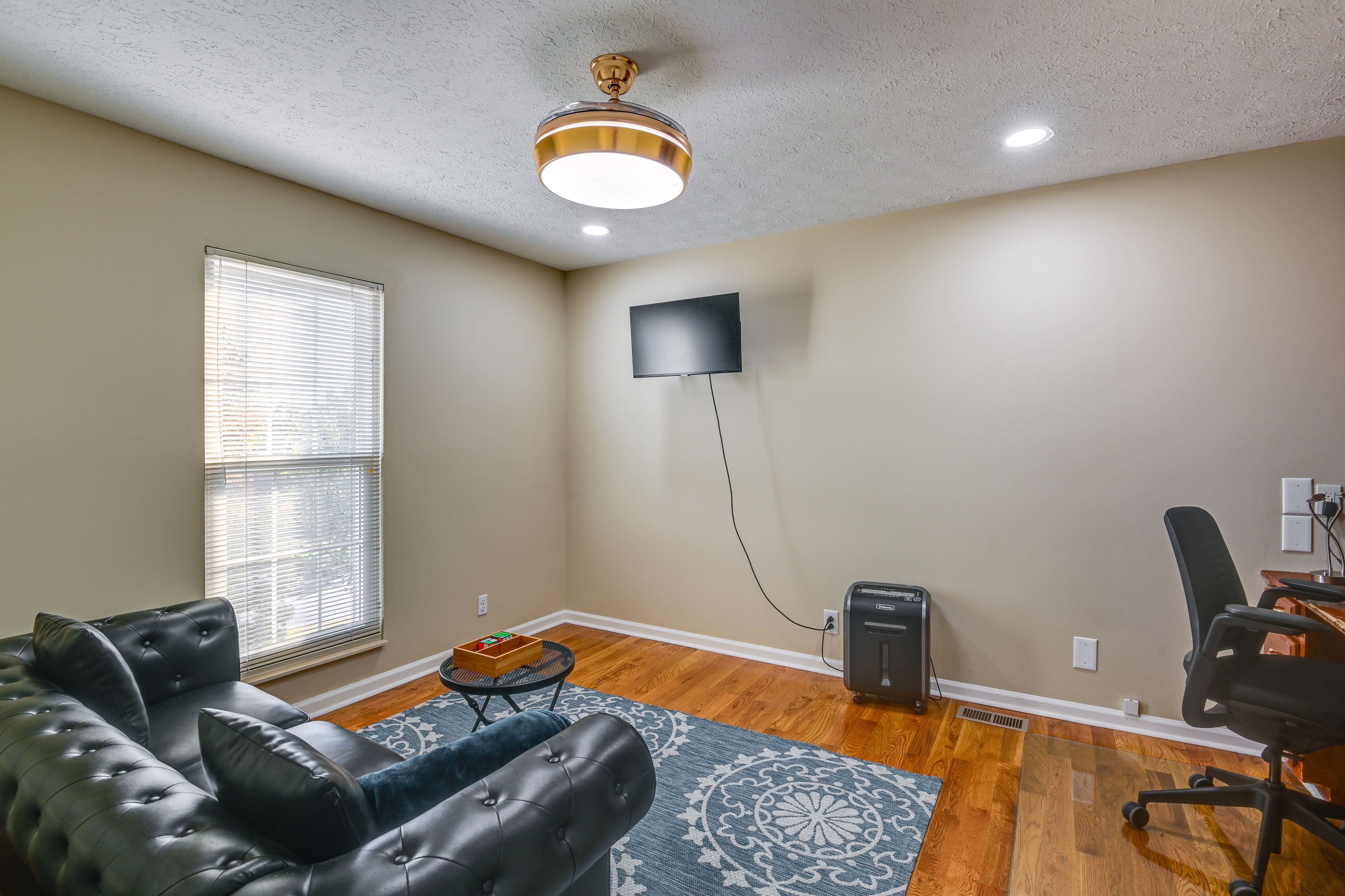 Office | Queen Sleeper Sofa | Desk