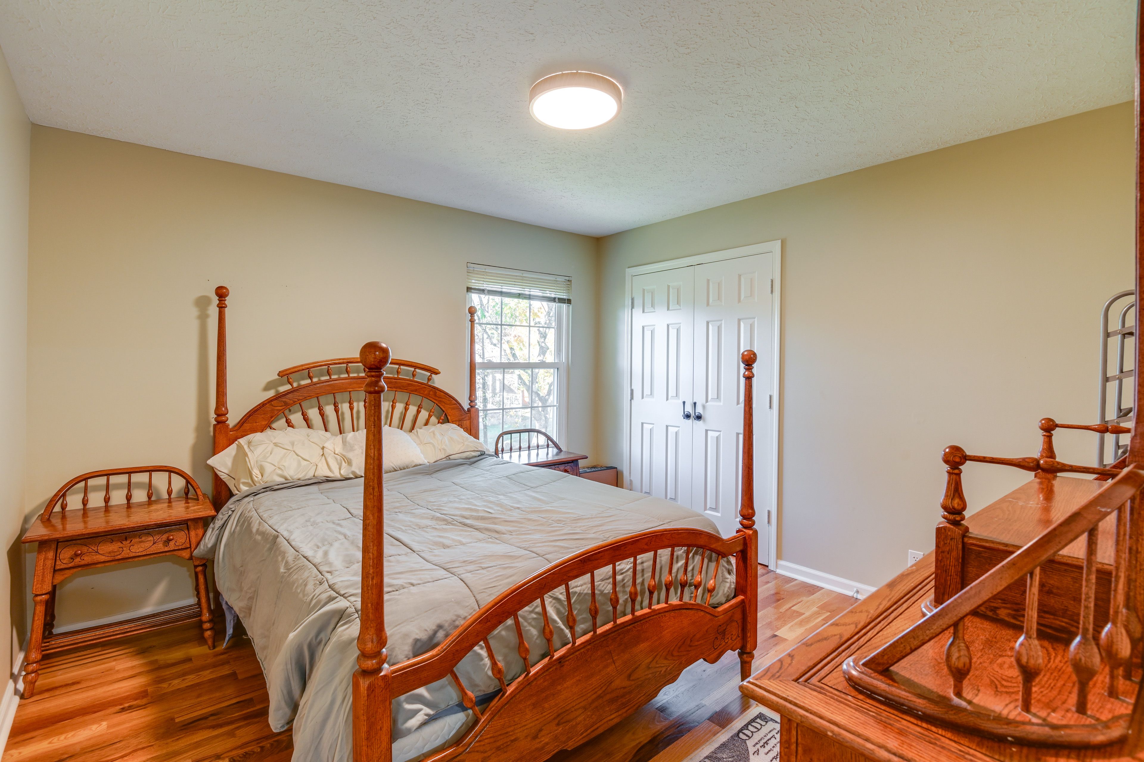 Bedroom 3 | Queen Bed