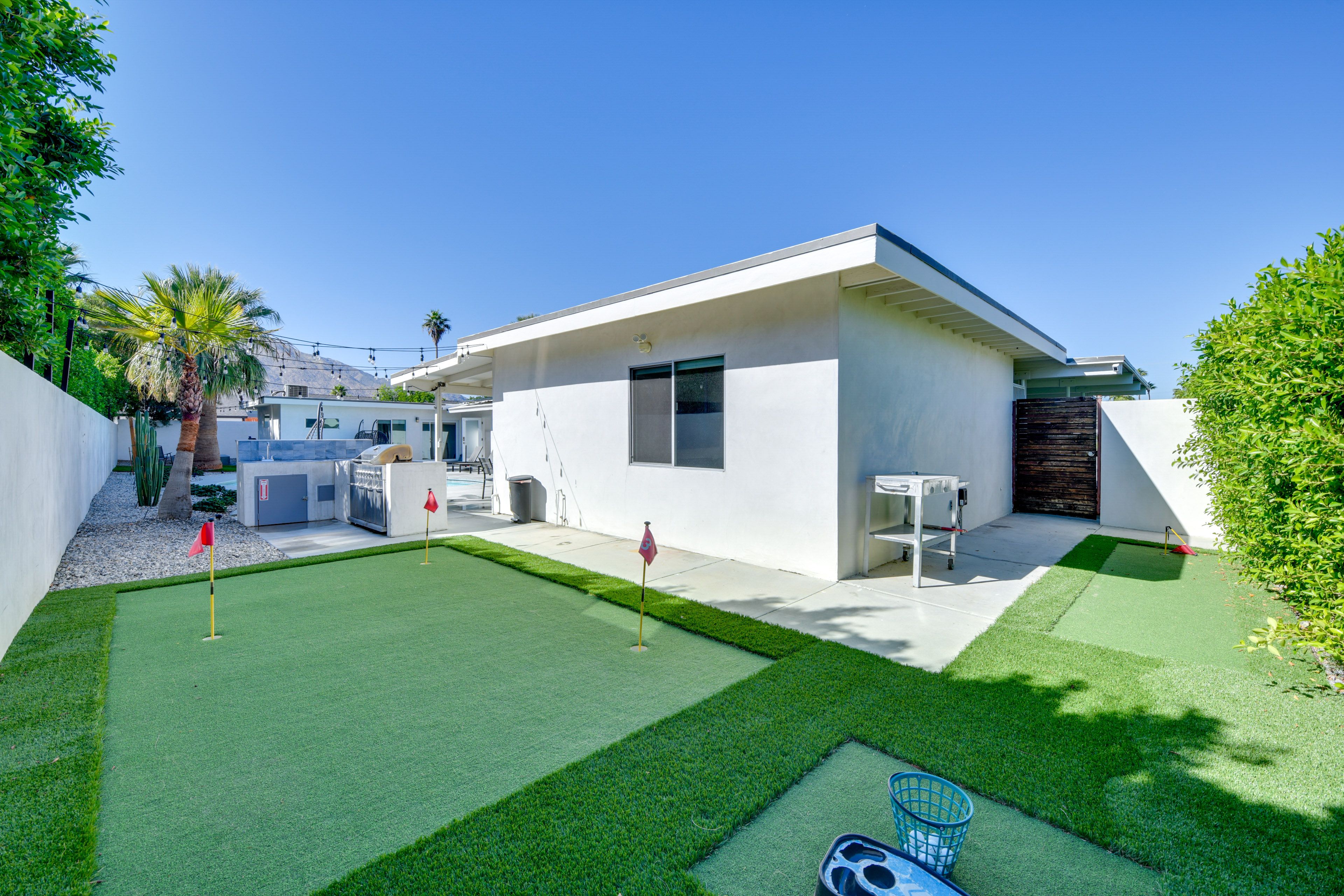 Private Backyard | Putting Green | Outdoor Pool | Gas Grill | Fire Pit