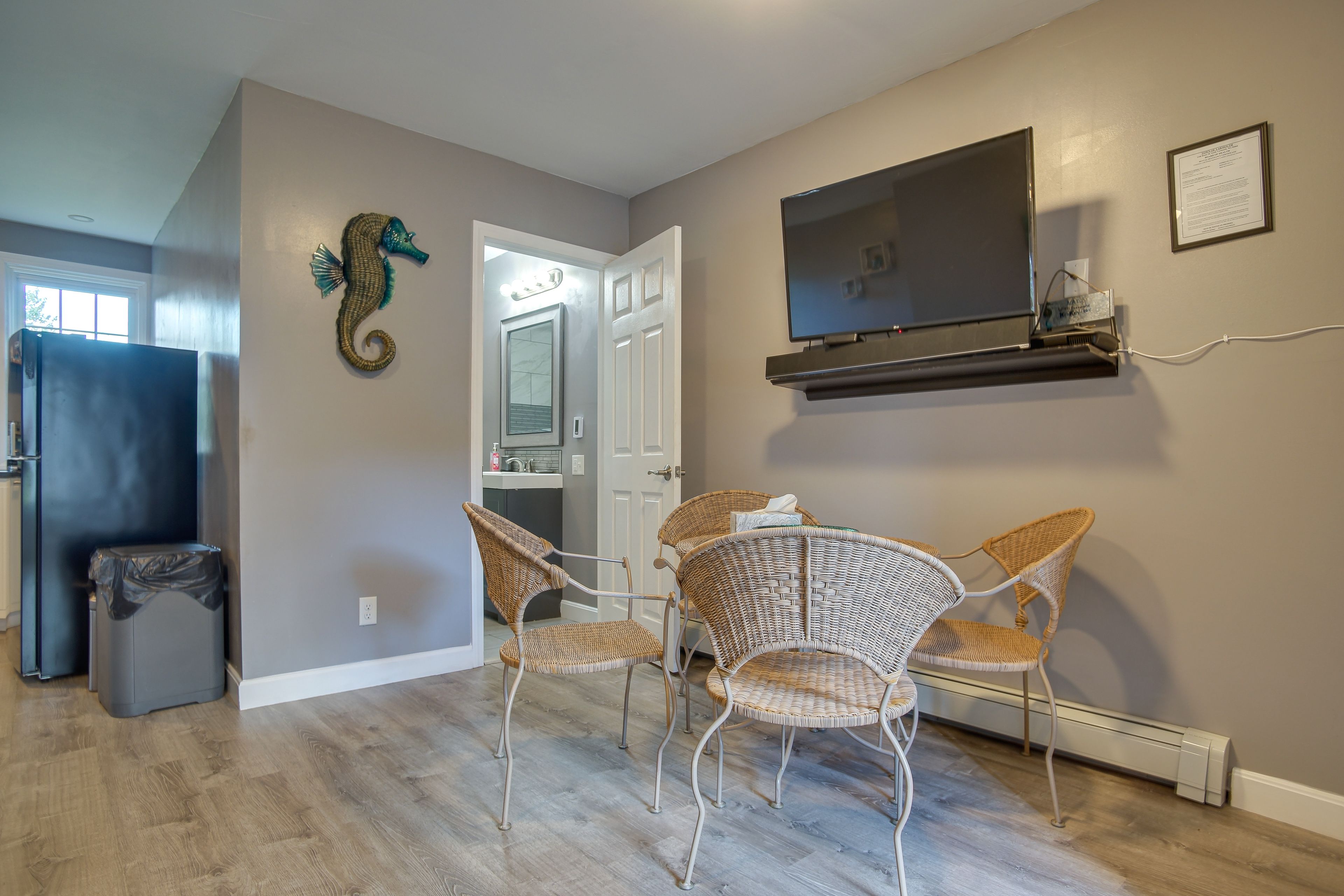 Dining Area | Dishware & Flatware Provided