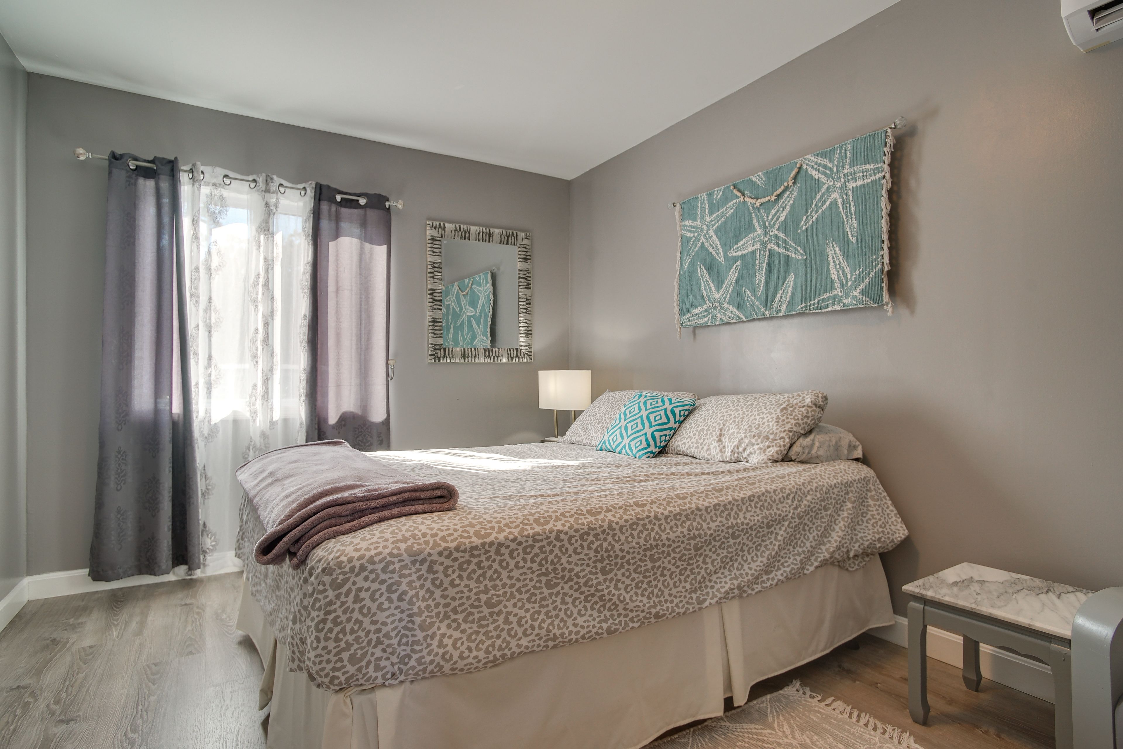 Bedroom | Queen Bed
