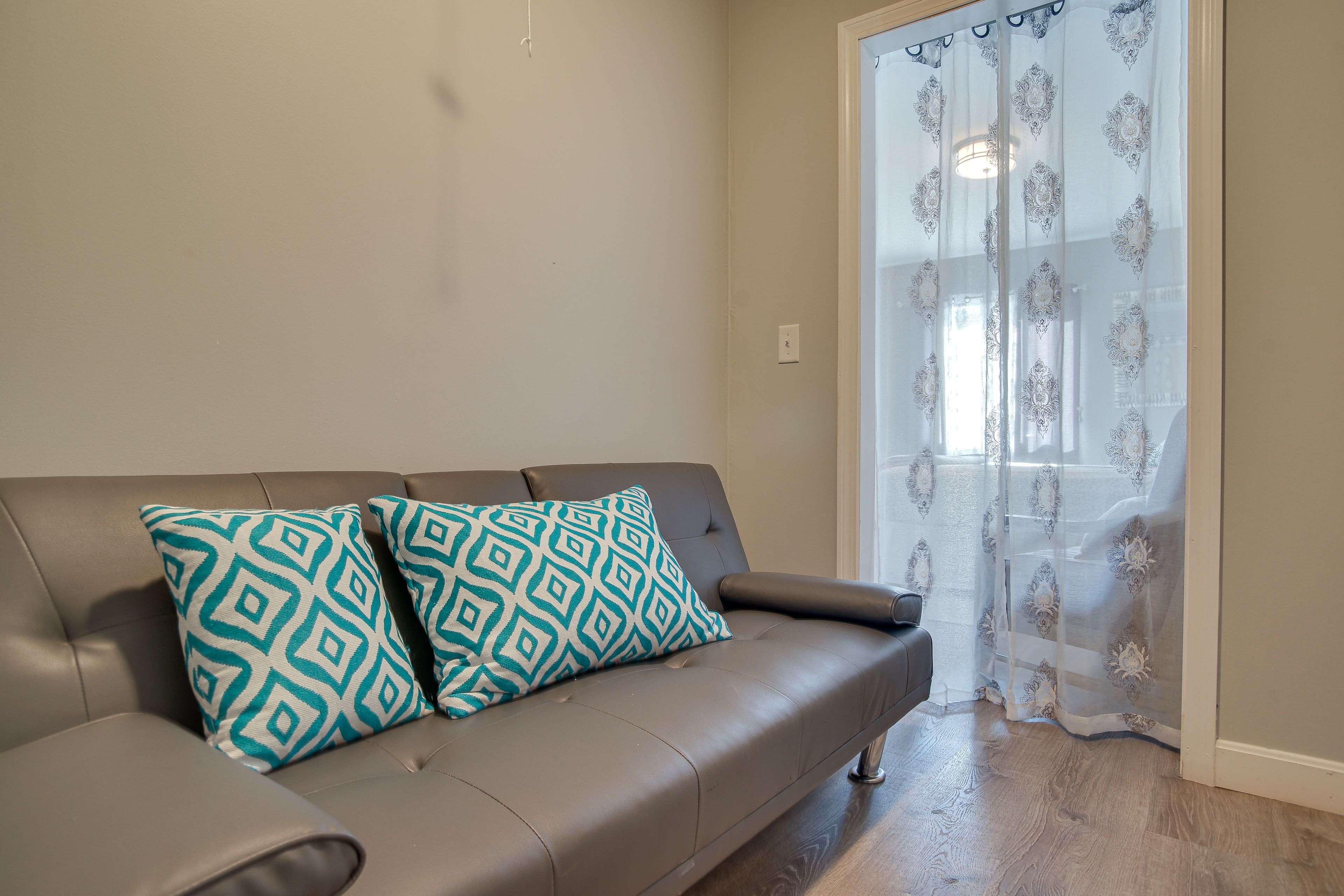 Spare Room & Walk-In Closet