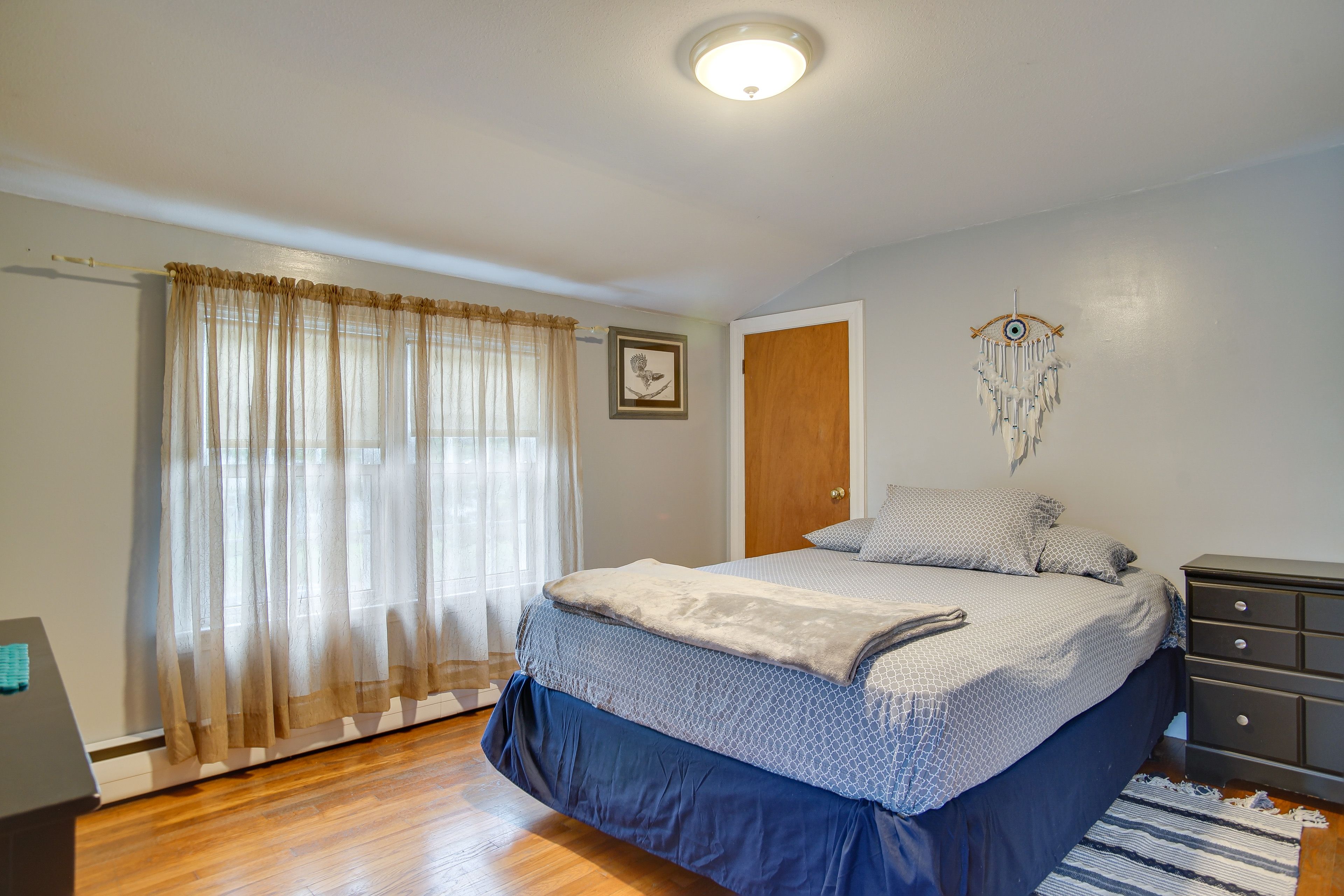Bedroom | Queen Bed