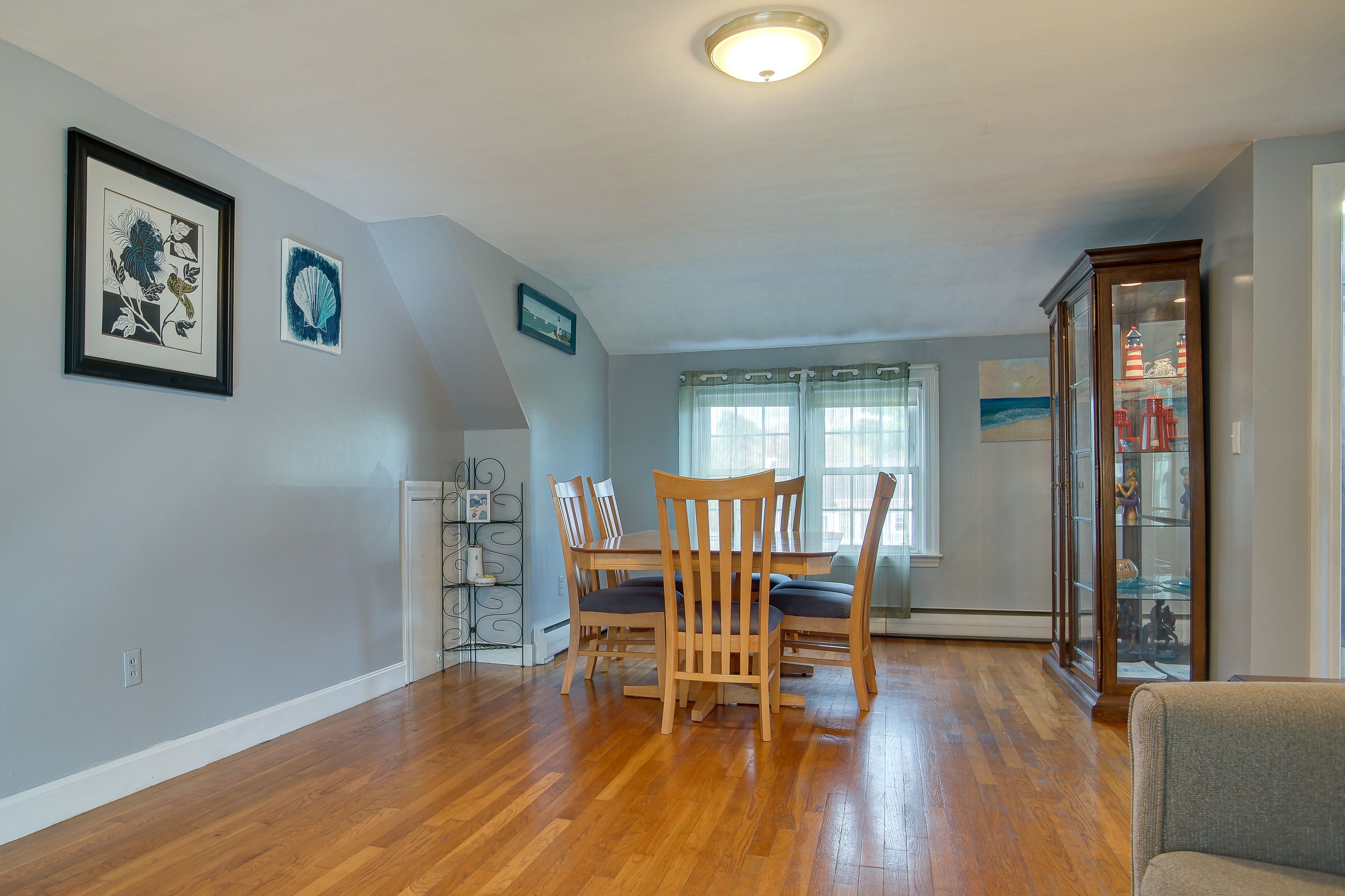 Dining Area | Dishware & Flatware Provided