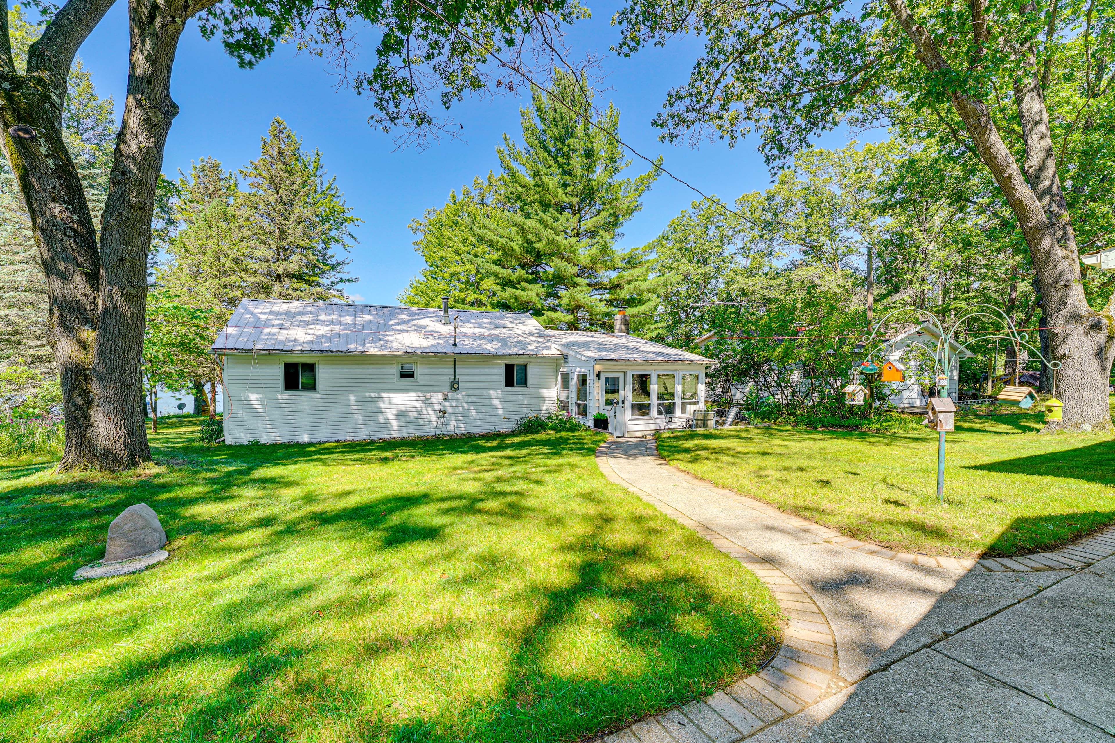 Parking | Driveway (5 Vehicles)