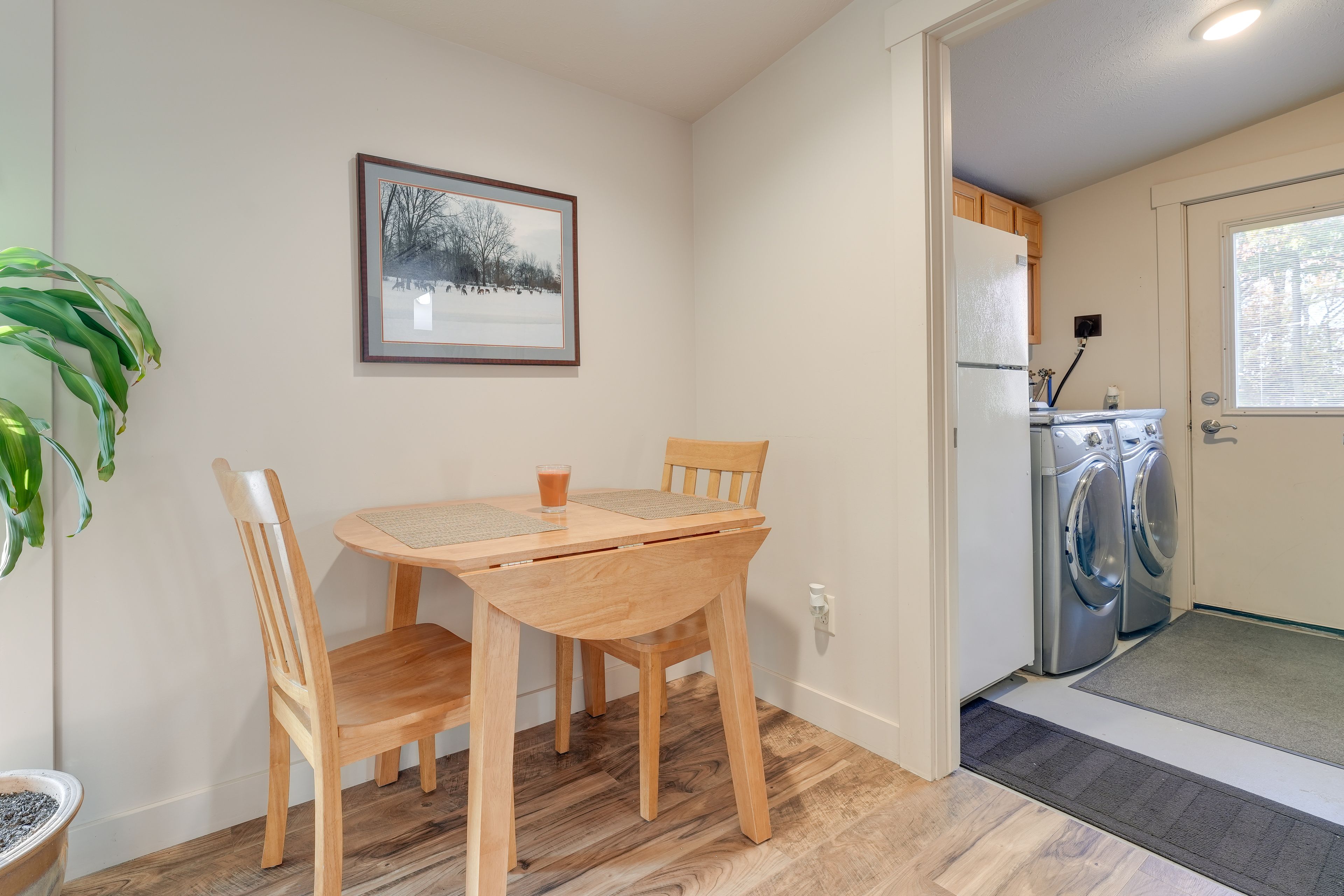 Dining Area | Dishware/Flatware