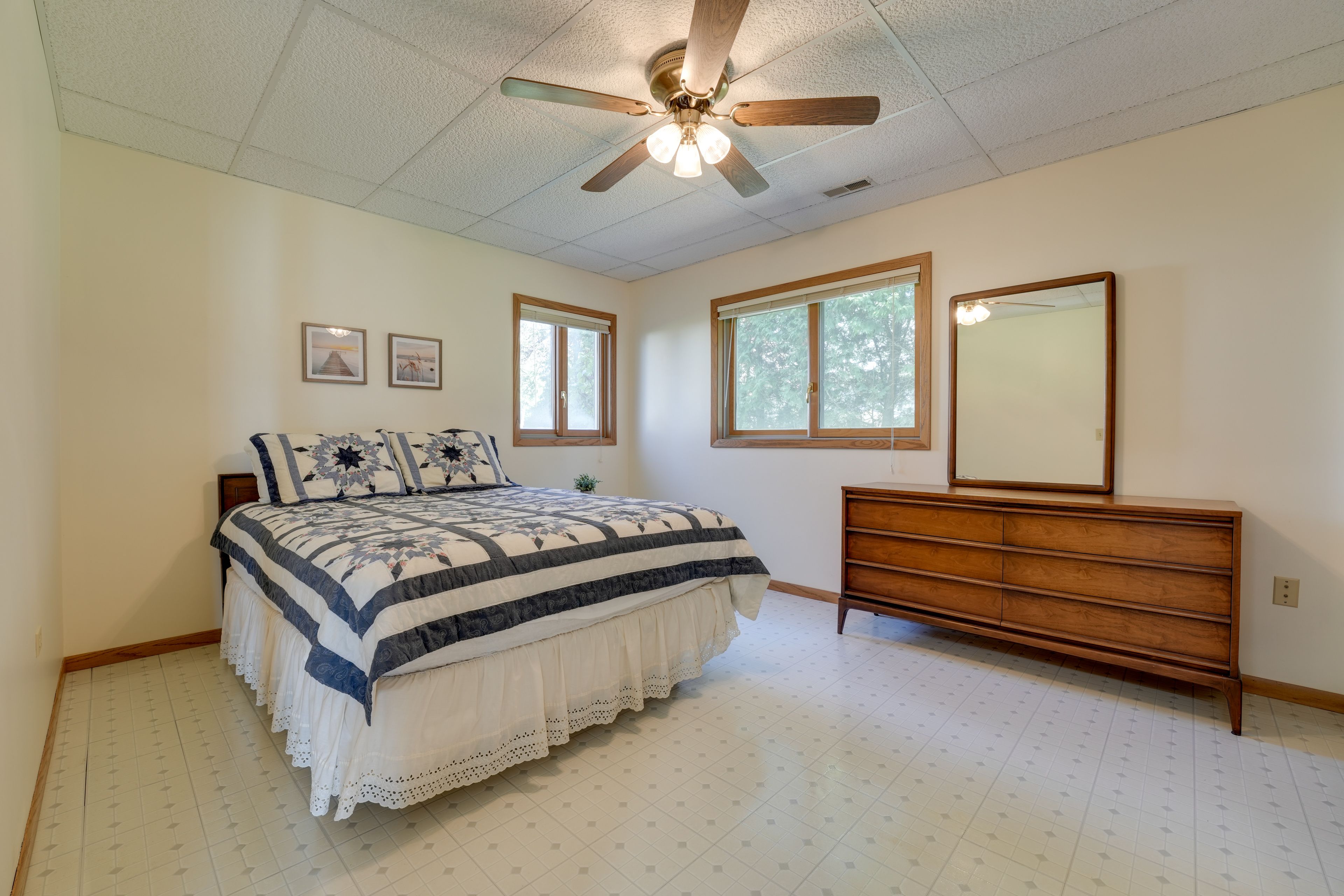 Bedroom 3 | Queen Bed