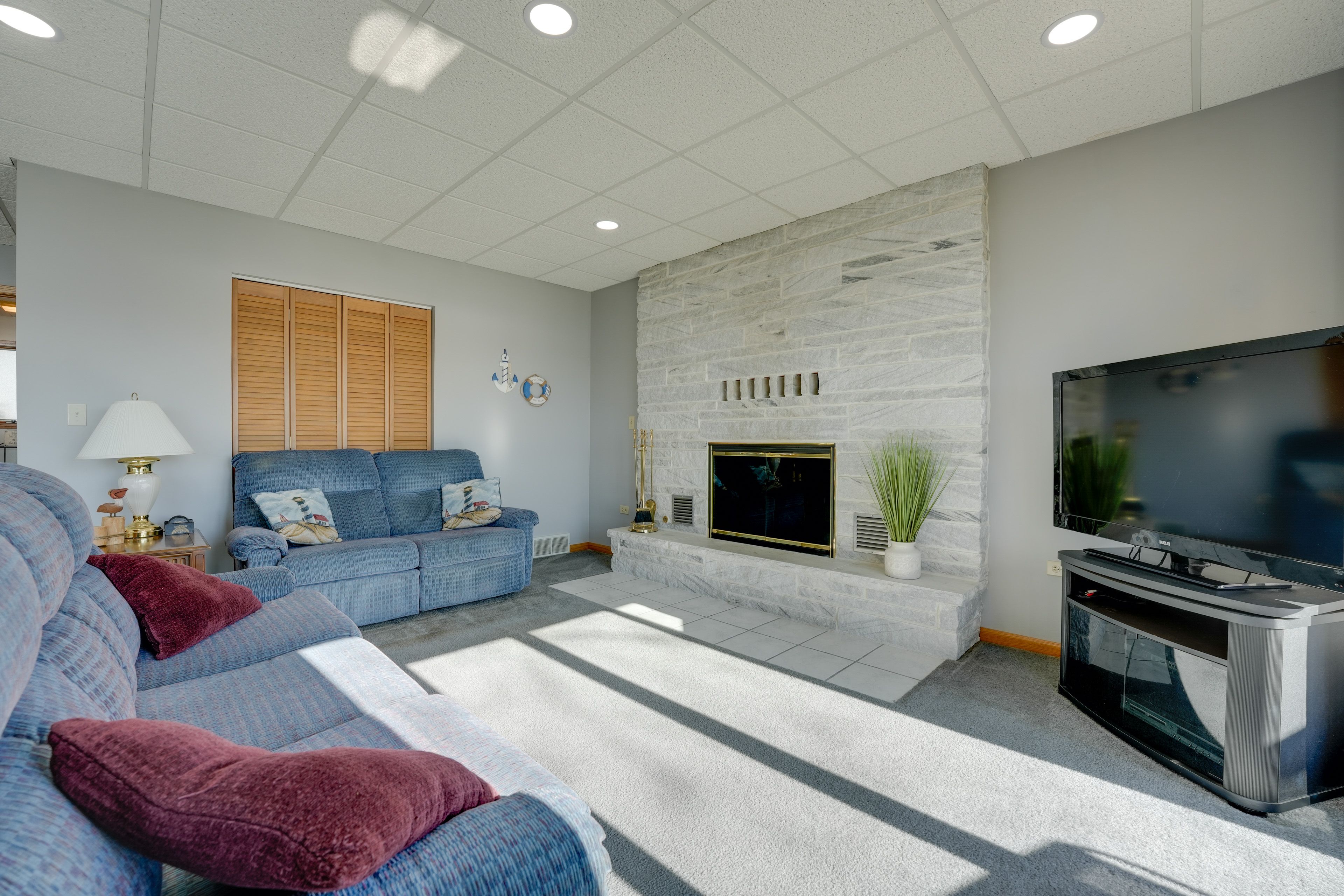 Living Room | TV | Fireplace