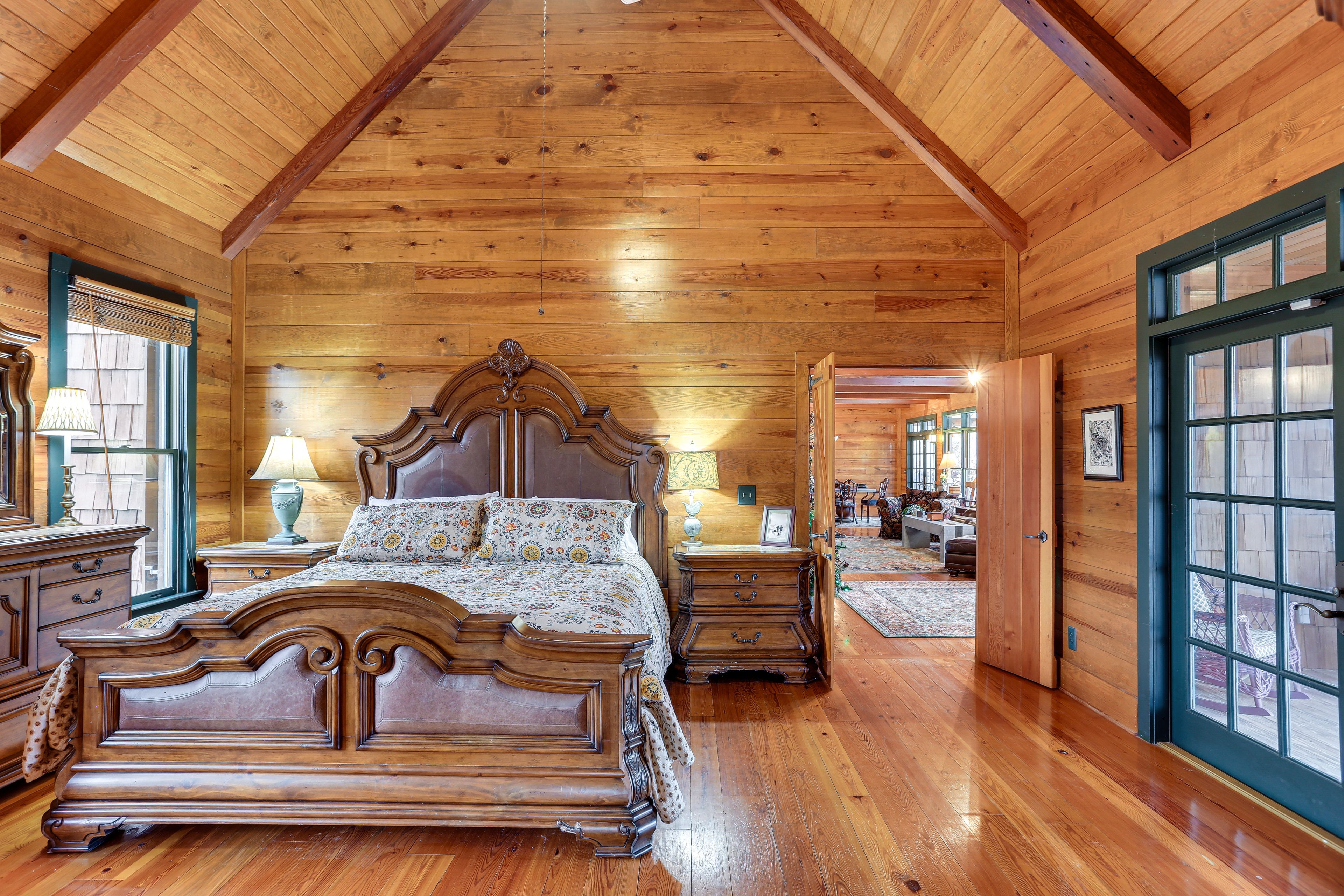 Bedroom 1 | 1st Floor | King Bed | Smart TV | Linens Provided