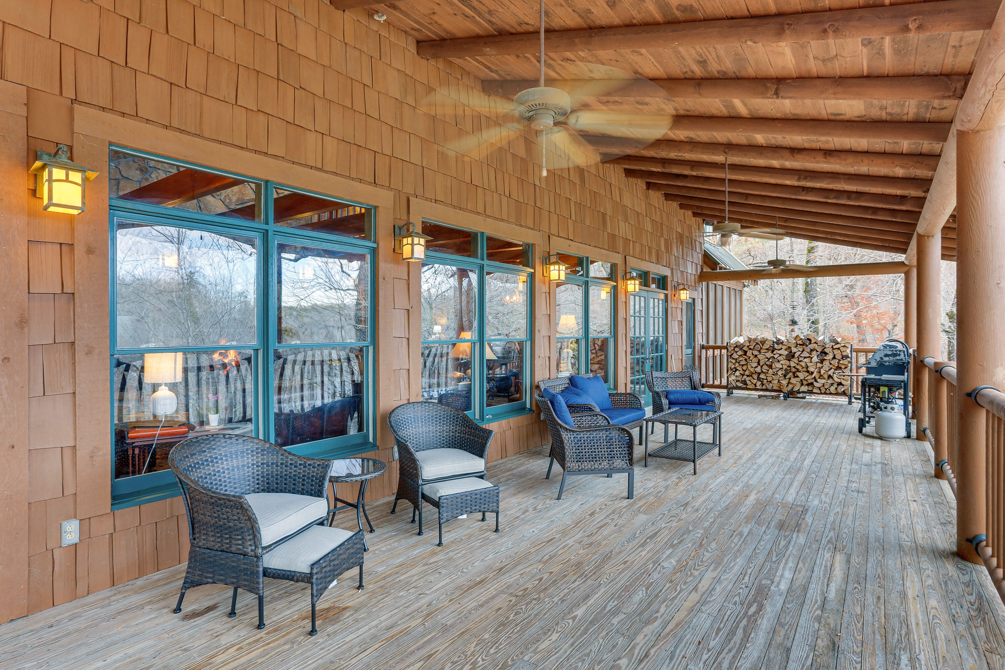 Covered Deck | Charcoal + Gas Grills