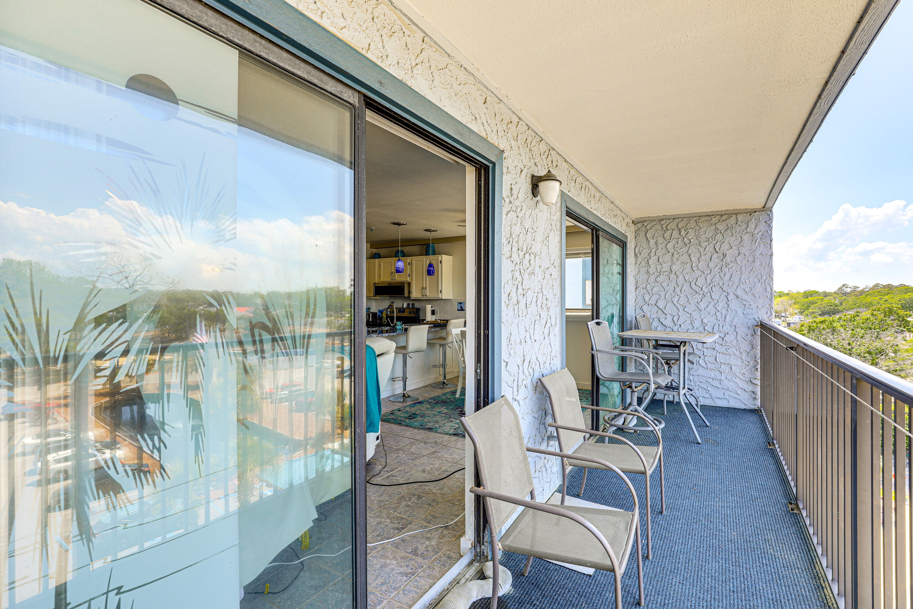 Balcony | Outdoor Seating & Dining