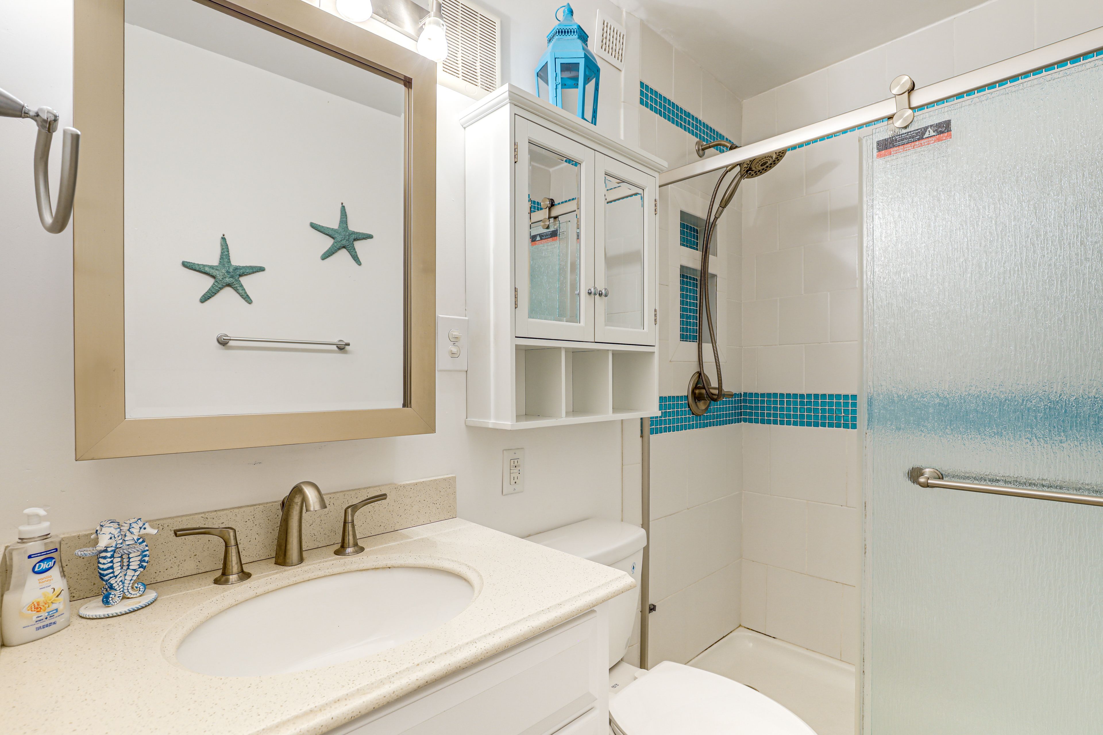 Full Bathroom | Towels Provided