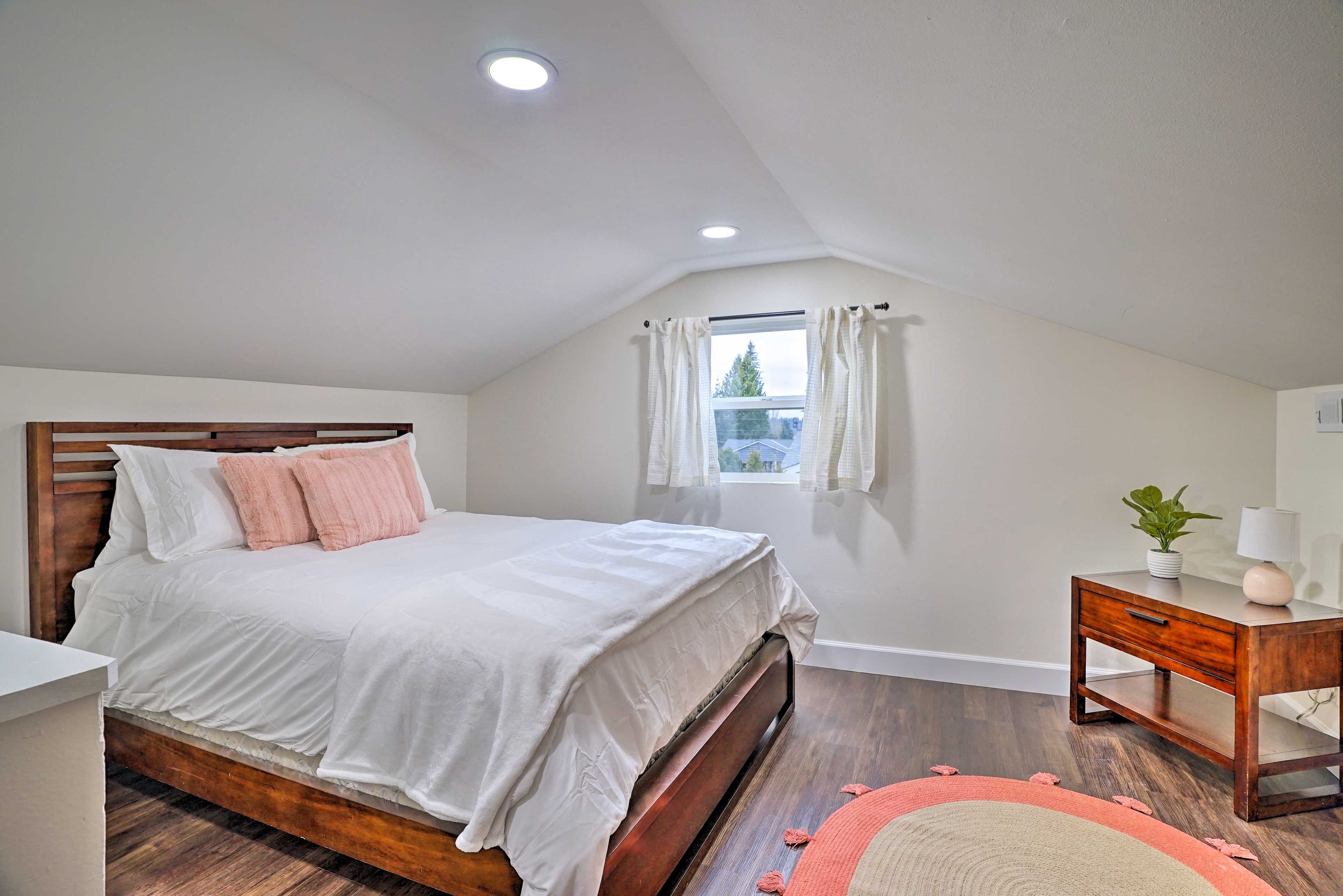 Bedroom 5 | Queen Bed