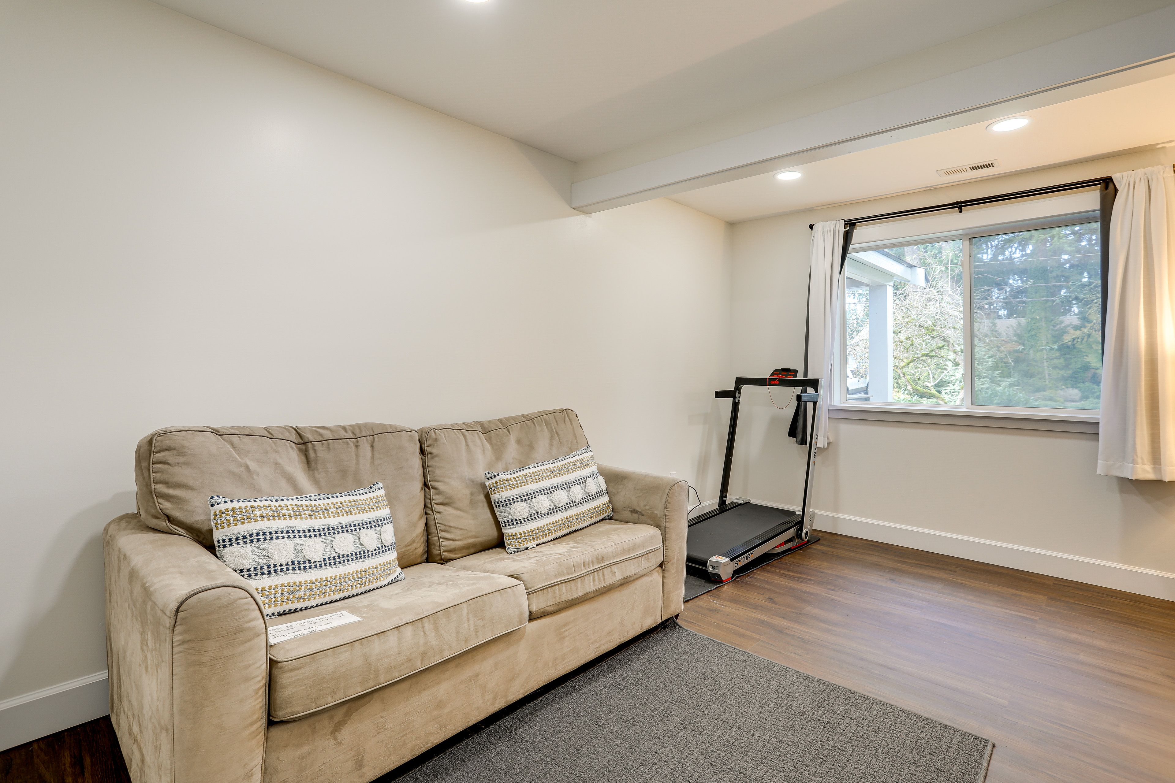 Bedroom 4 | Full Sleeper Sofa