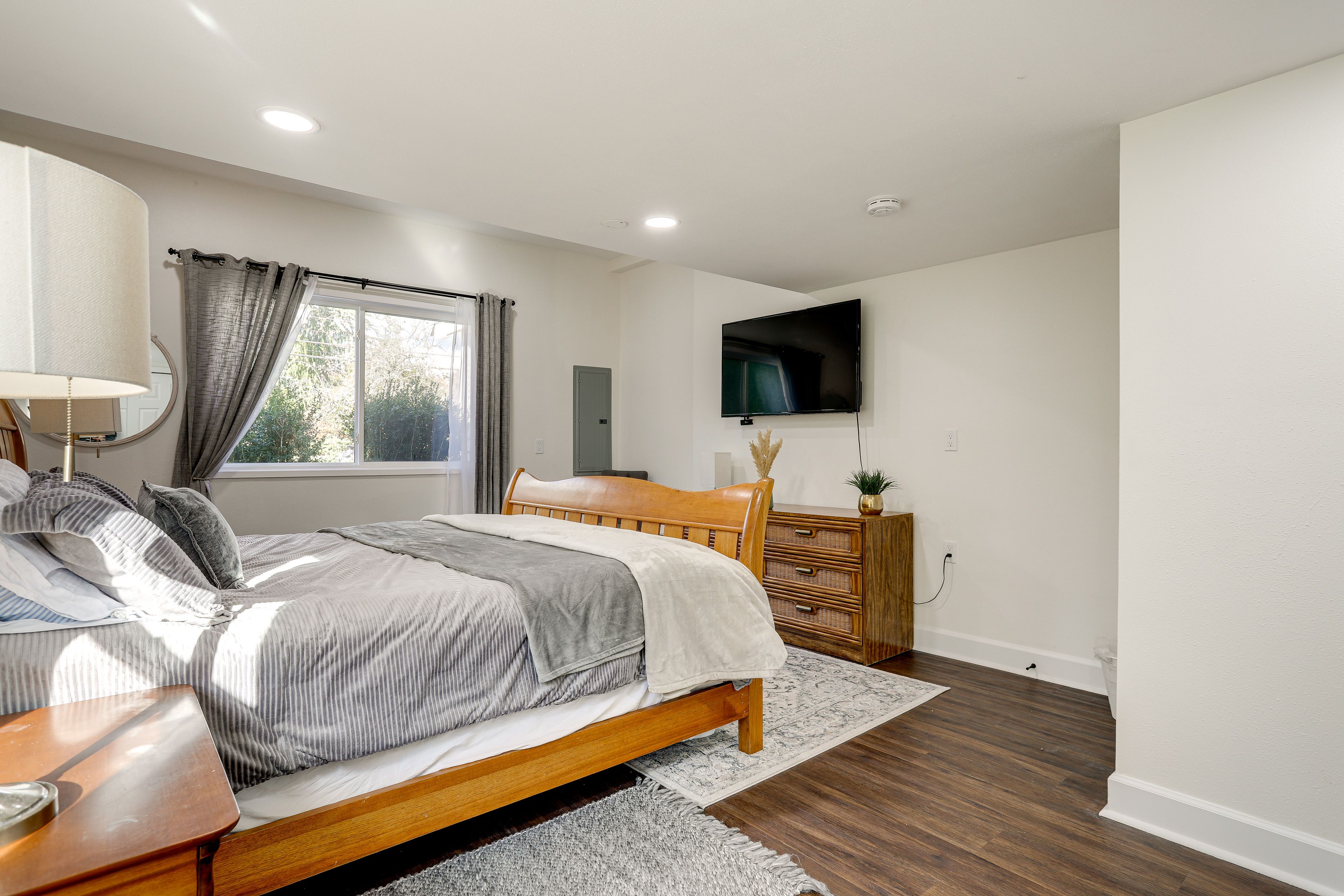 Bedroom 1 | King Bed