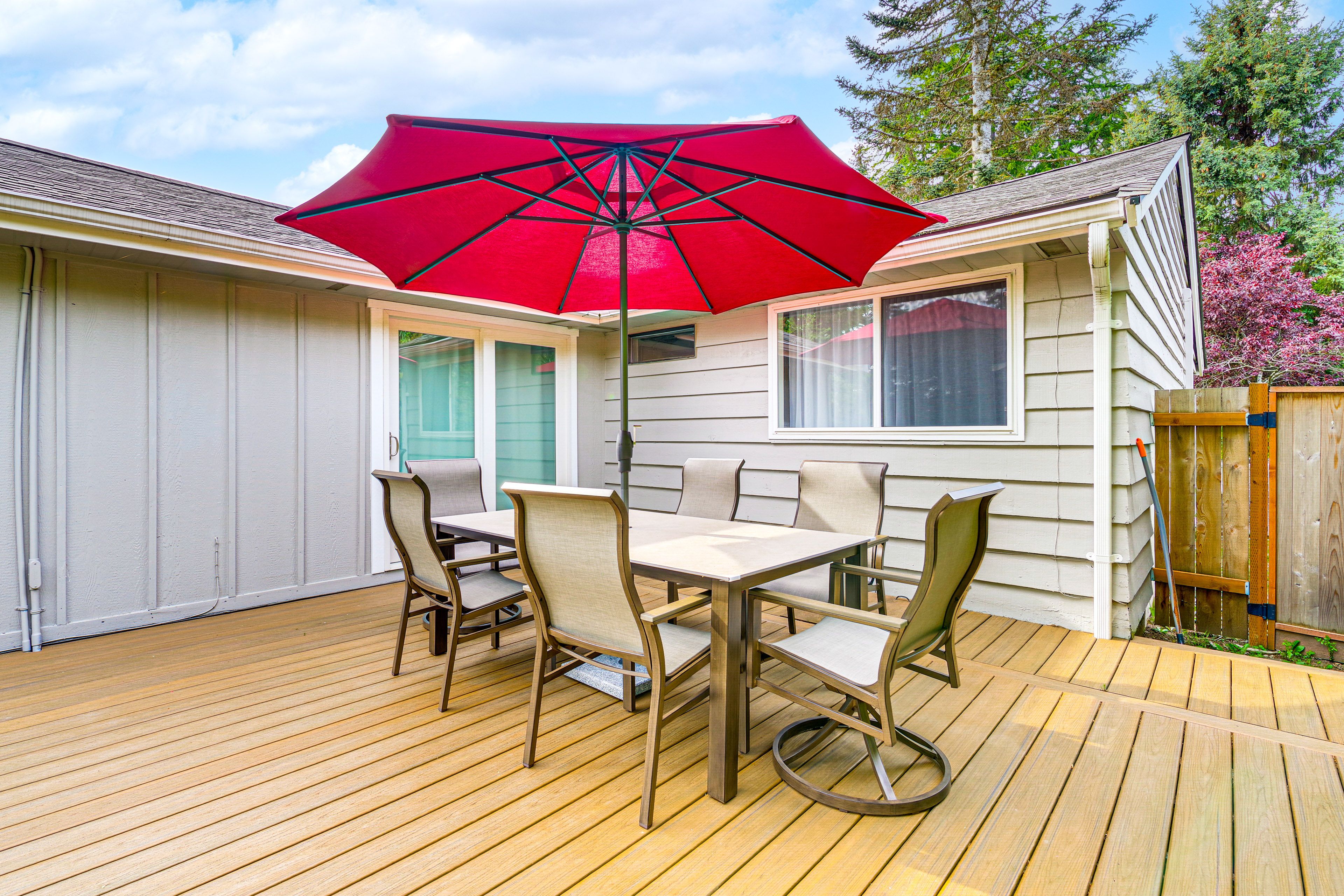 Deck | Outdoor Dining | Games