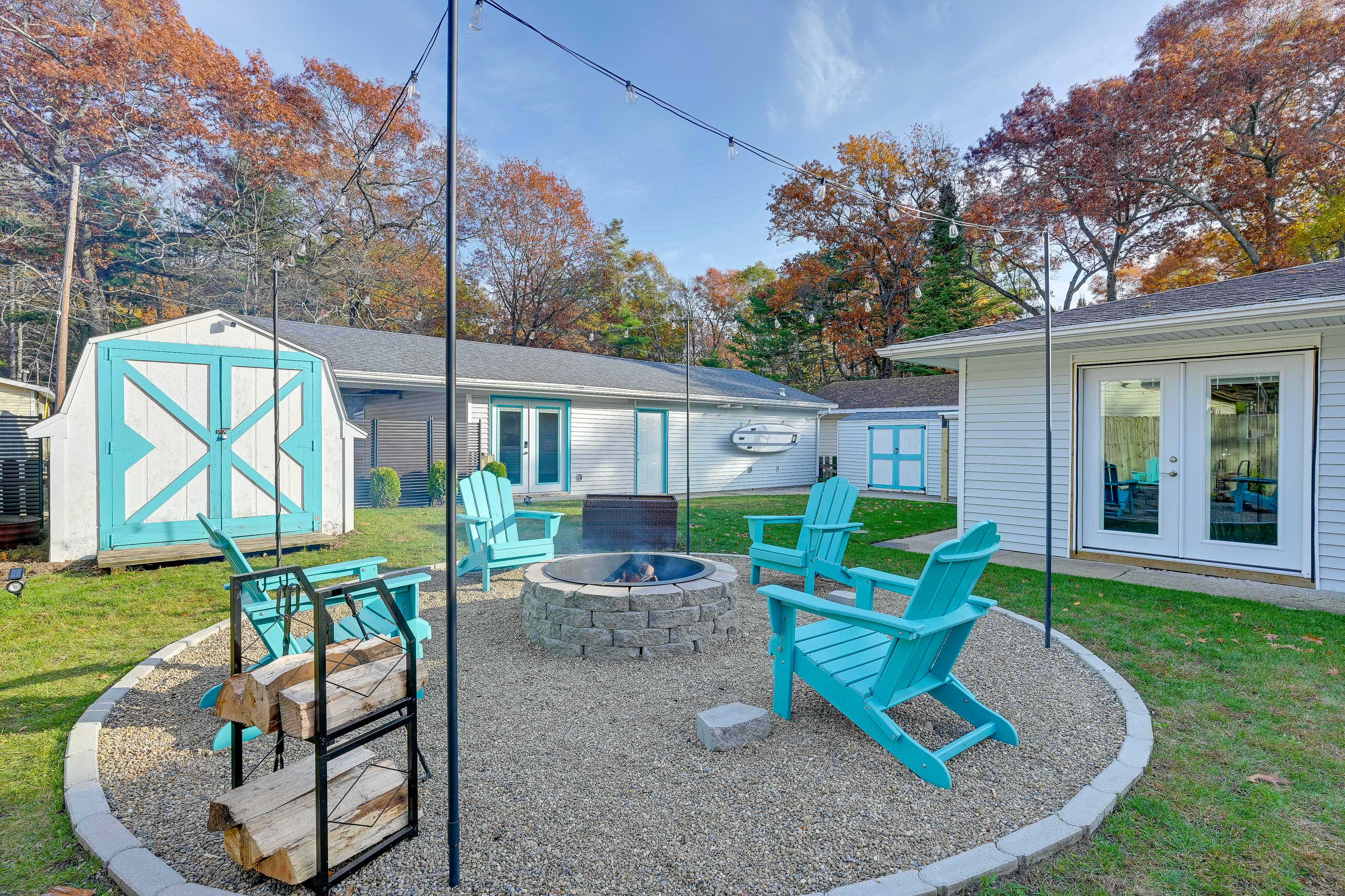 Property Exterior | Backyard | Wood-Burning Fire Pit