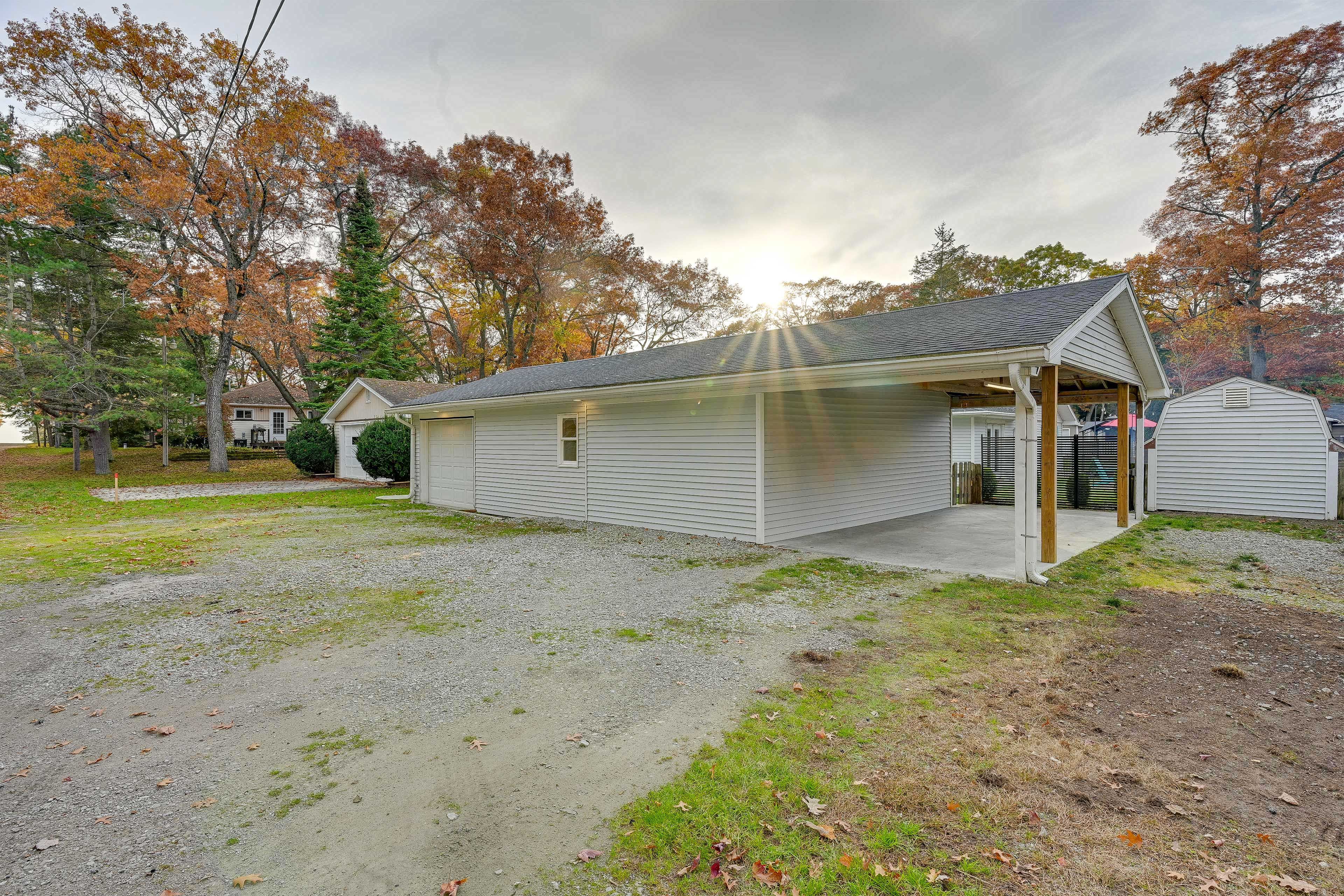 Driveway (4 Vehicles) | RV/Trailer Parking Allowed On-Site | No Garage Access