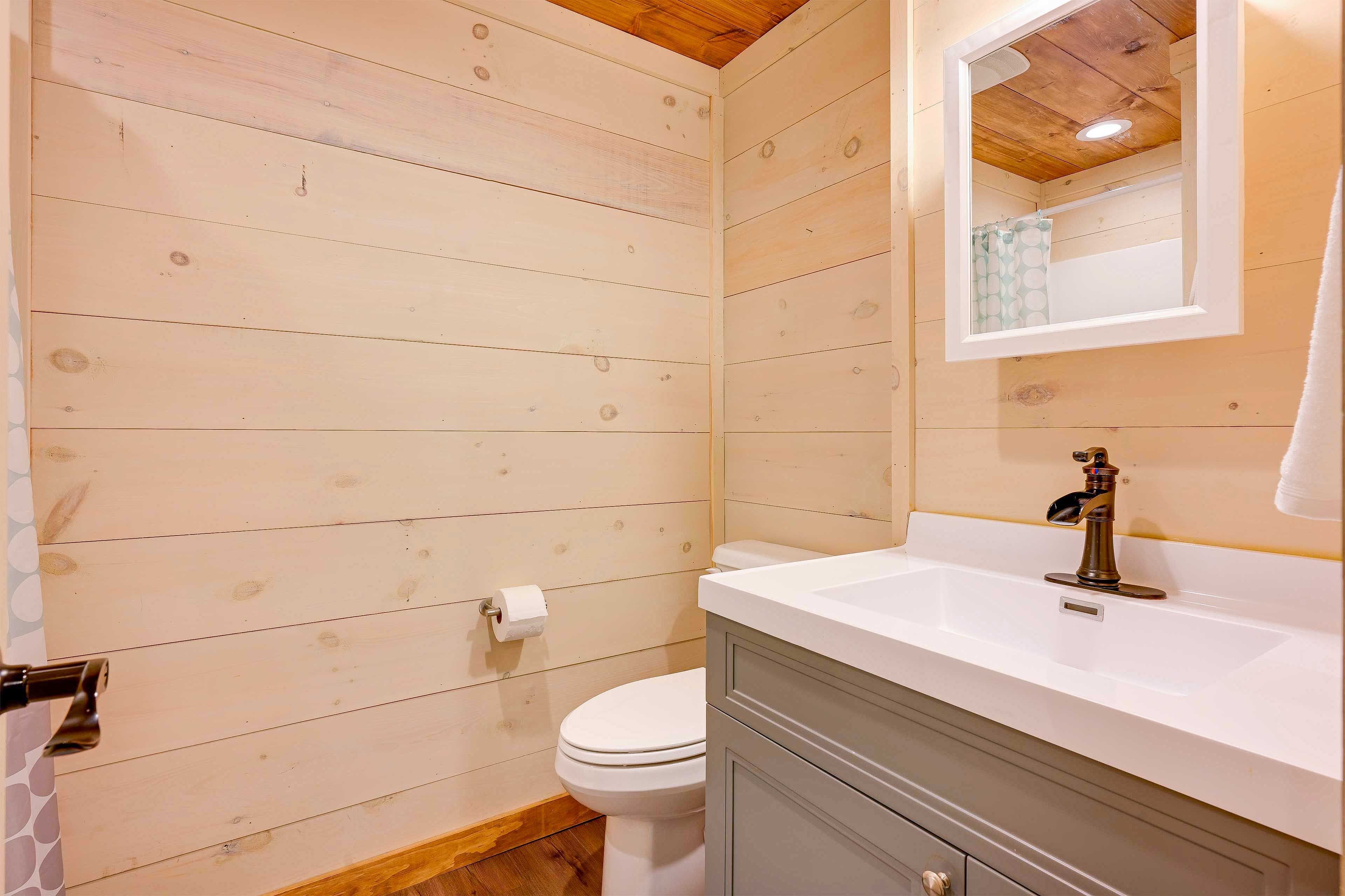 Guest House | Full Bathroom