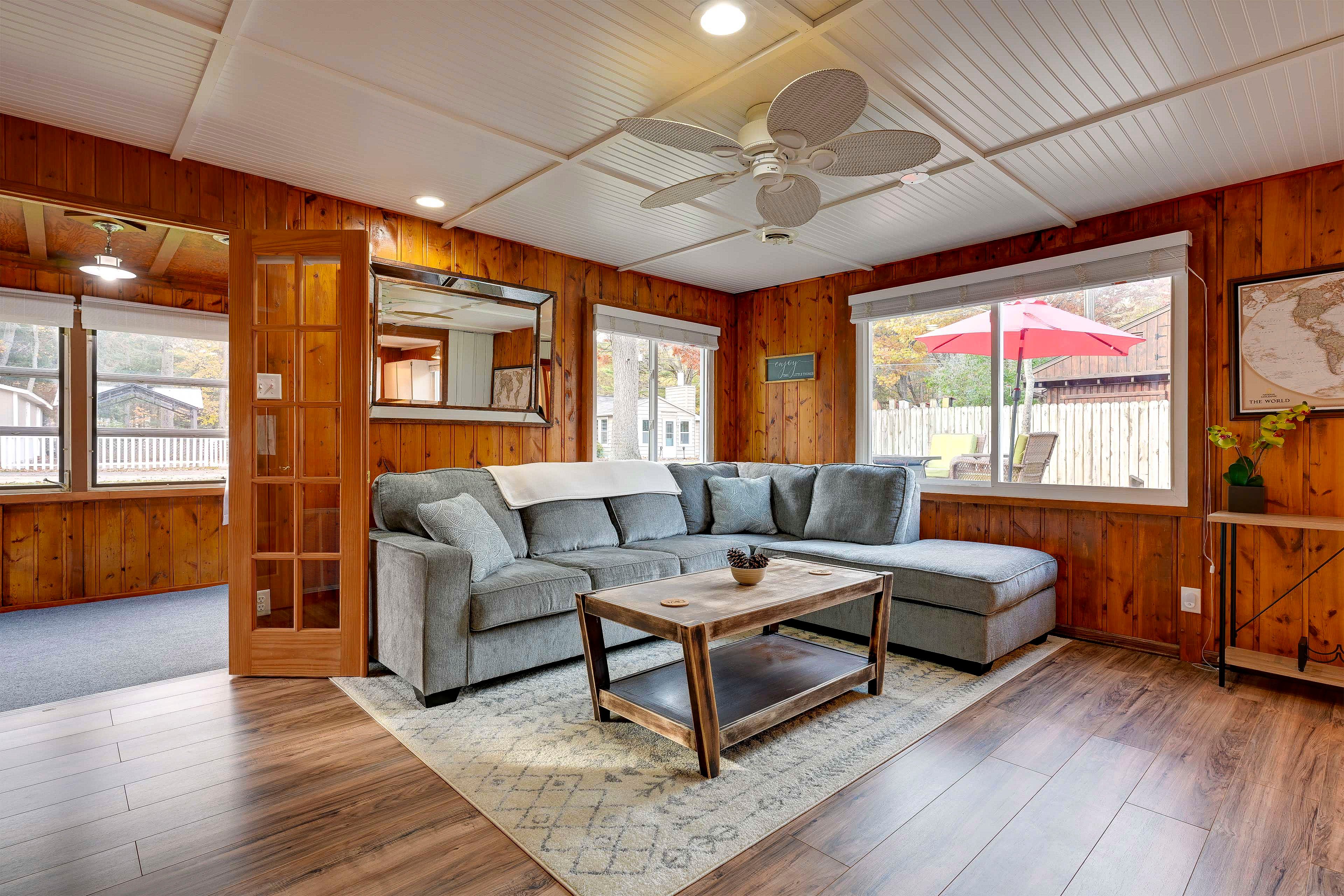 Main House | Living Room | Central A/C + Heating | Free WiFi | Smart TV