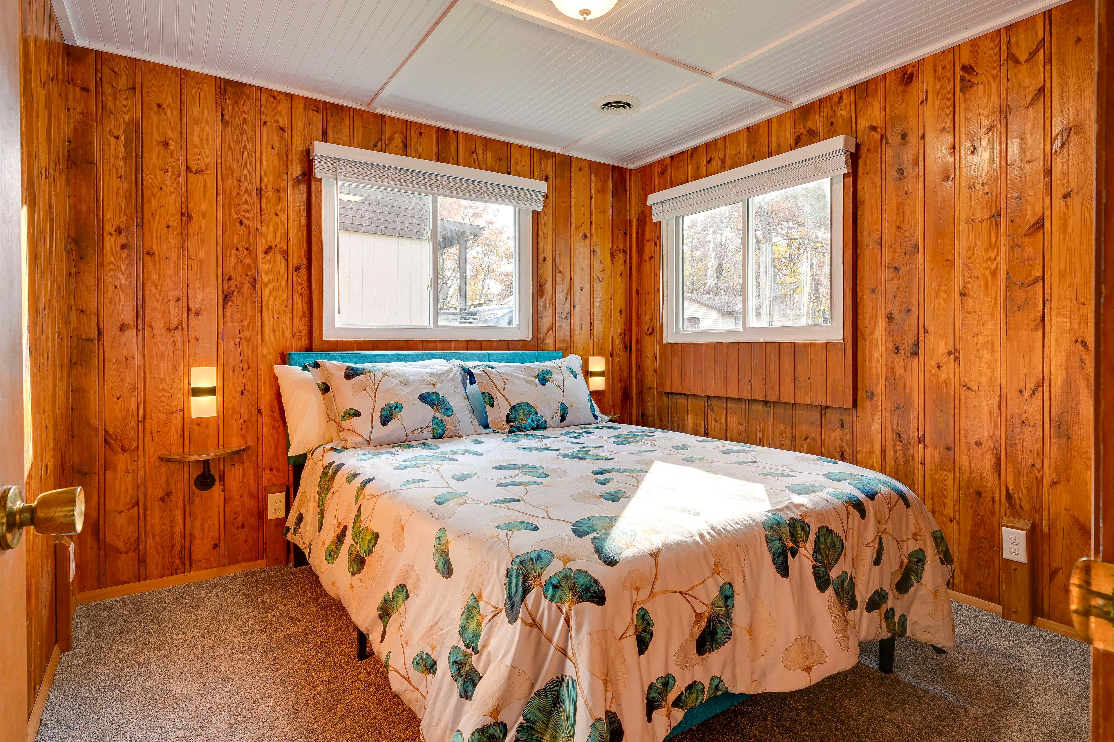 Main House | Bedroom 1 | Queen Bed | Linens Provided