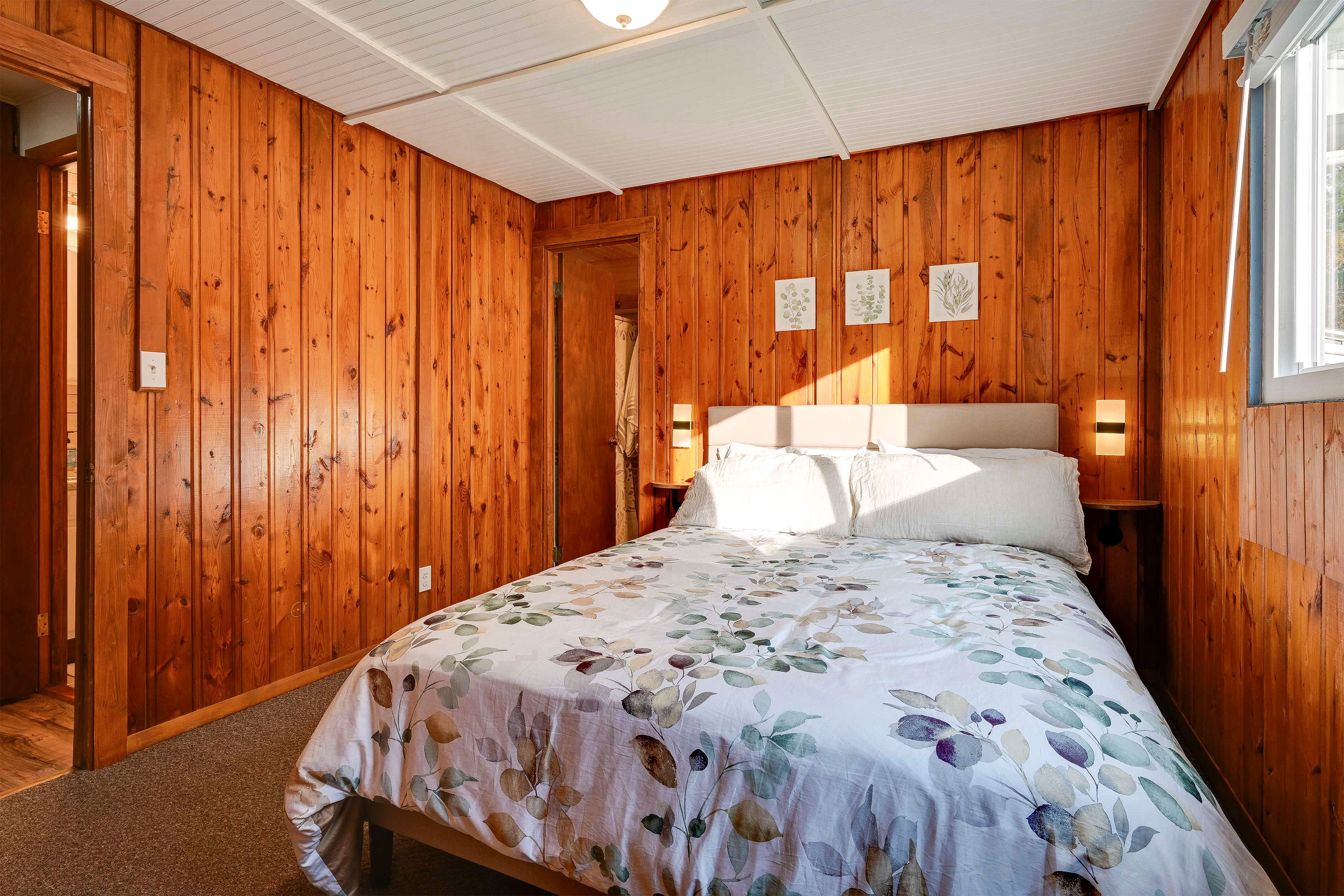 Main House | Bedroom 2 | Queen Bed