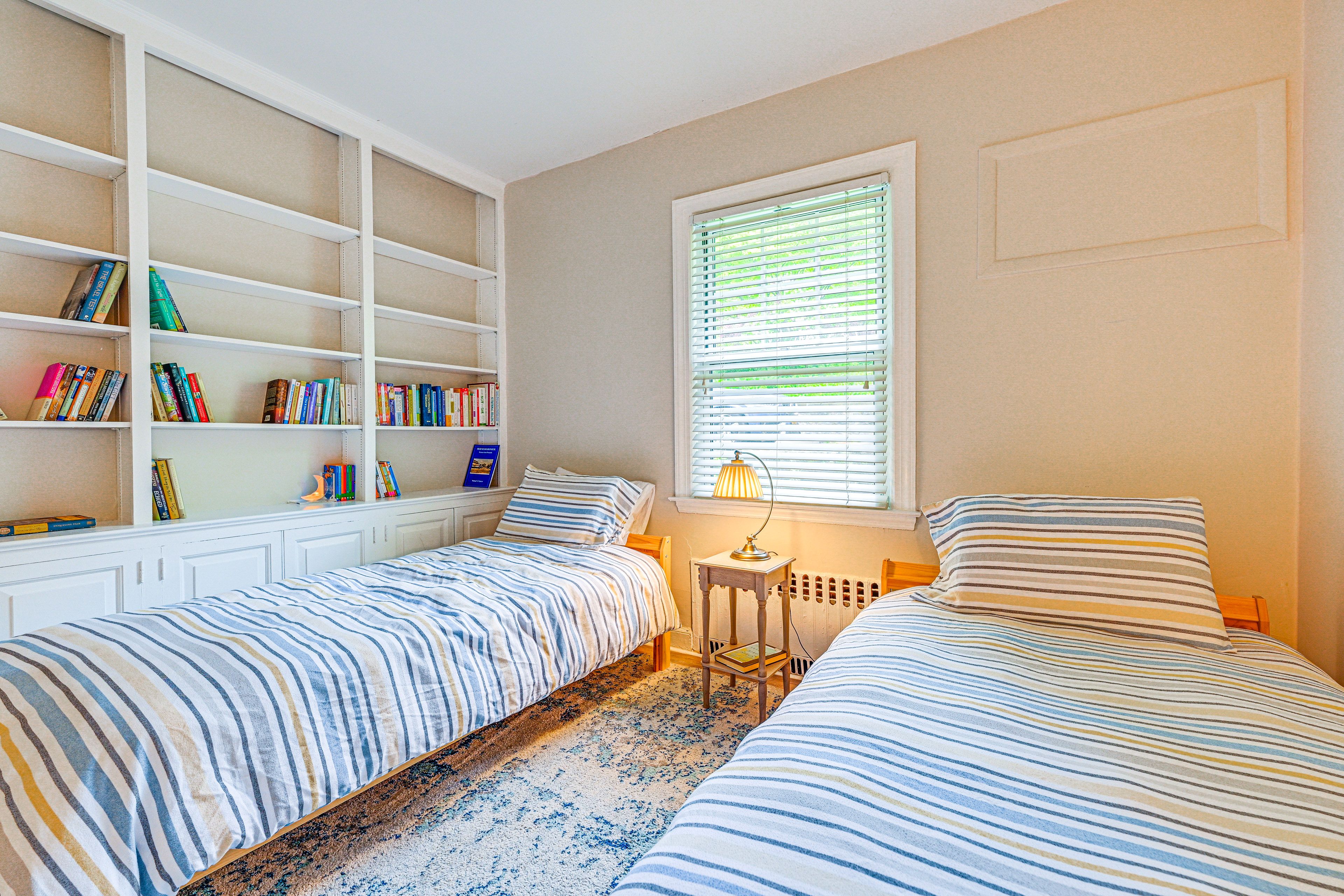 Bedroom 2 | 2 Twin Beds