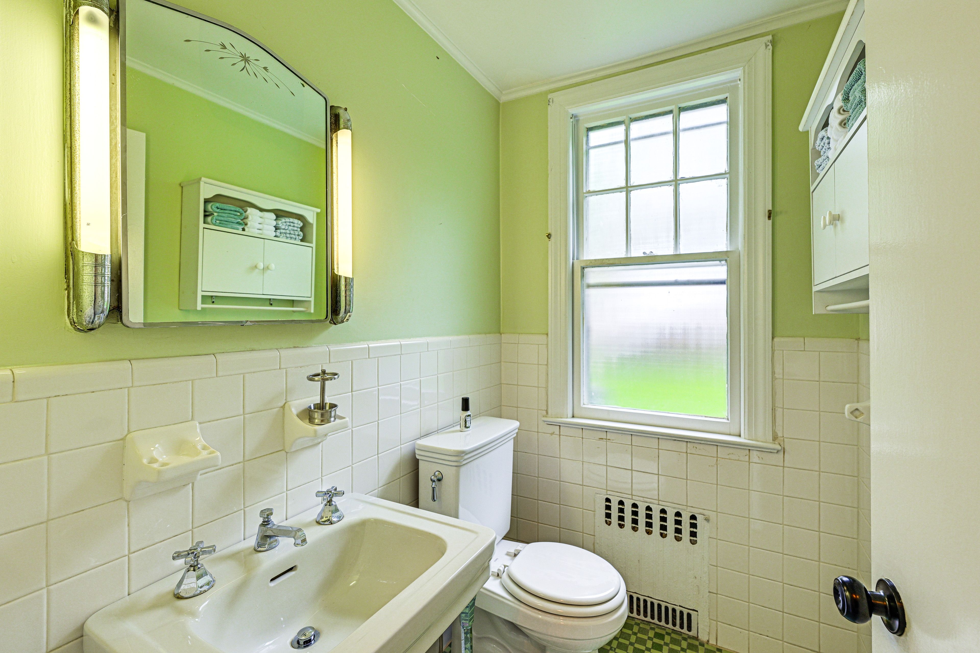 Half Bathroom | Complimentary Toiletries | Towels Provided