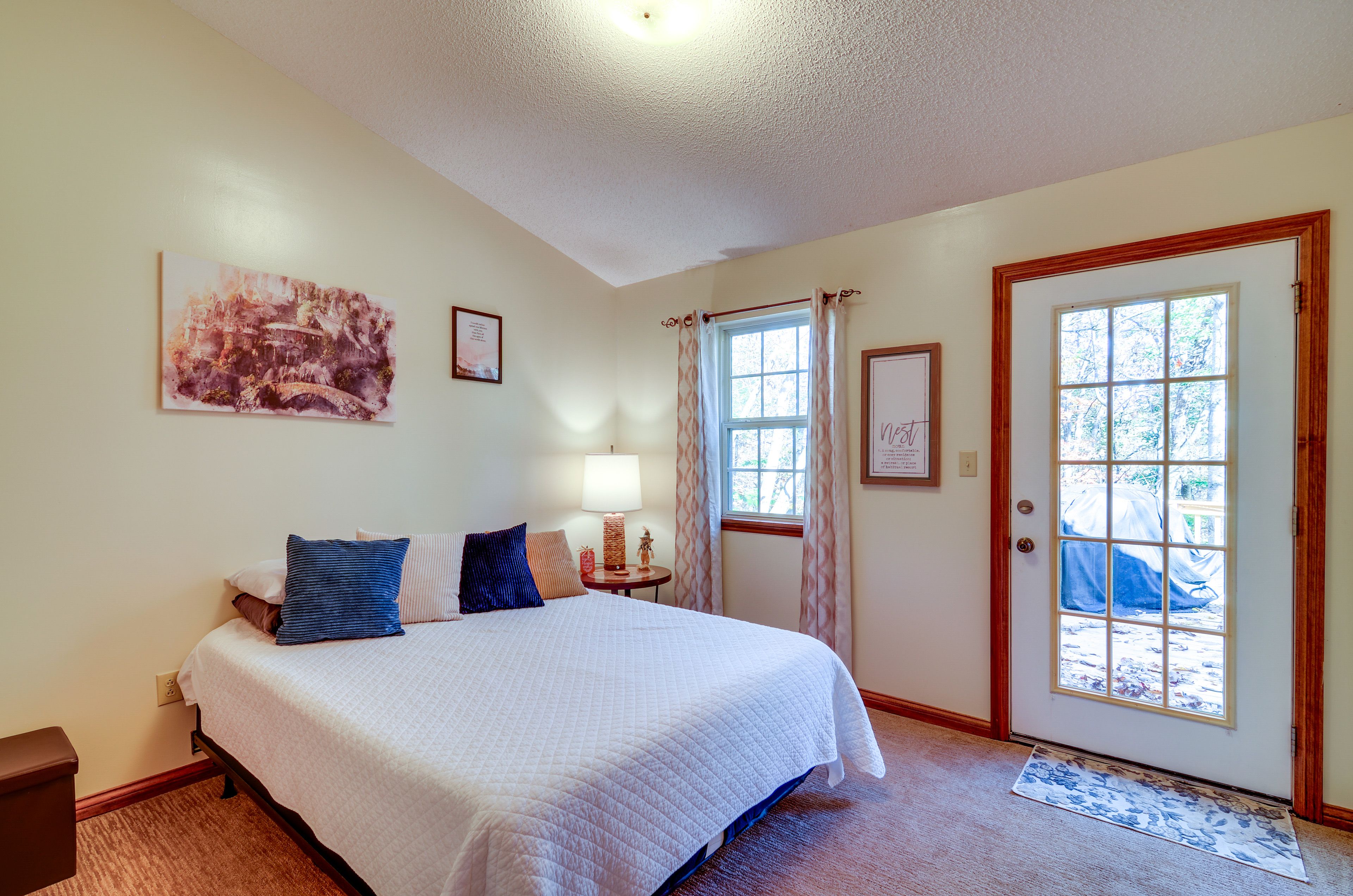 Bedroom 1 | Queen Bed