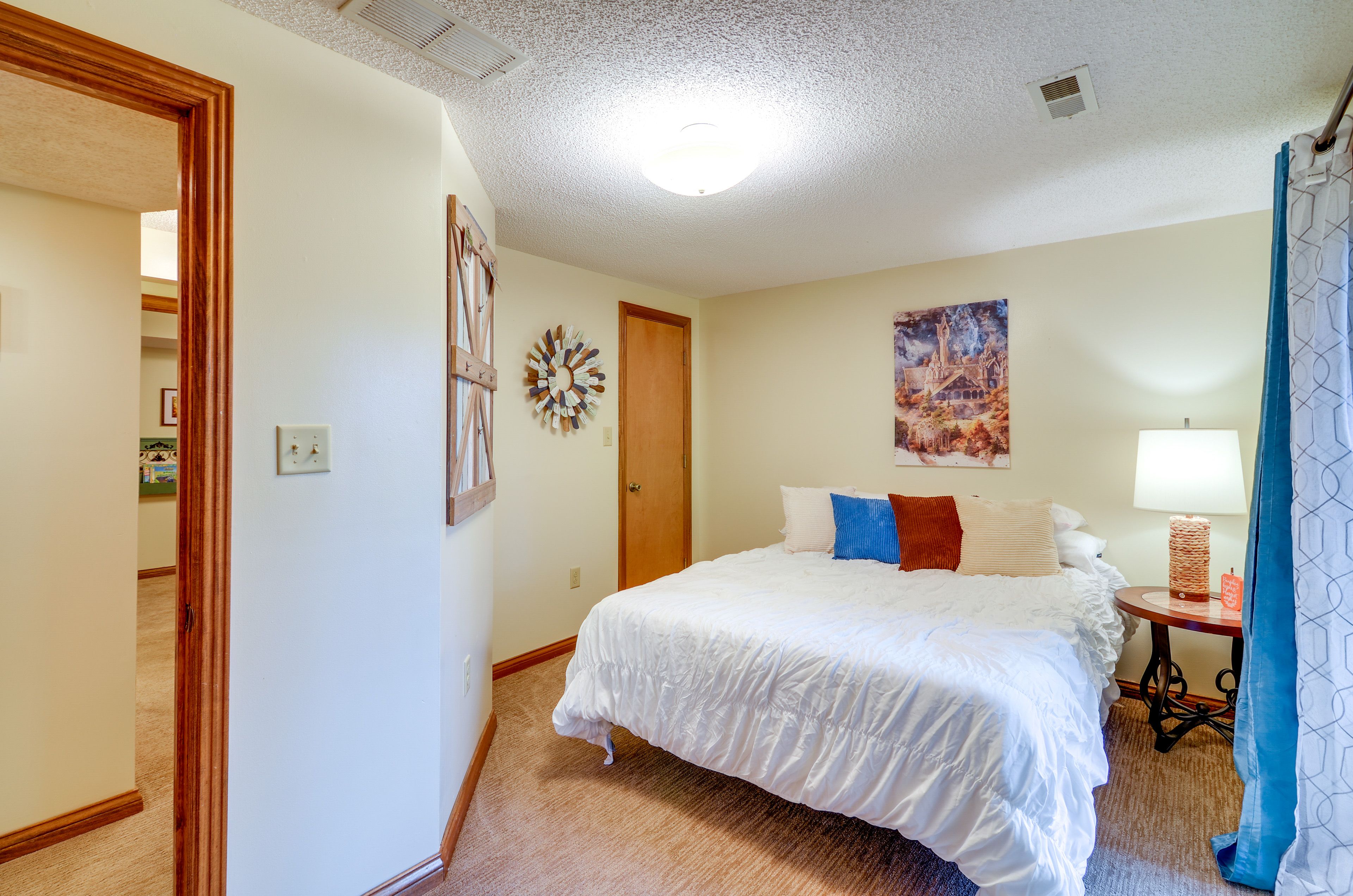Bedroom 2 | Queen Bed