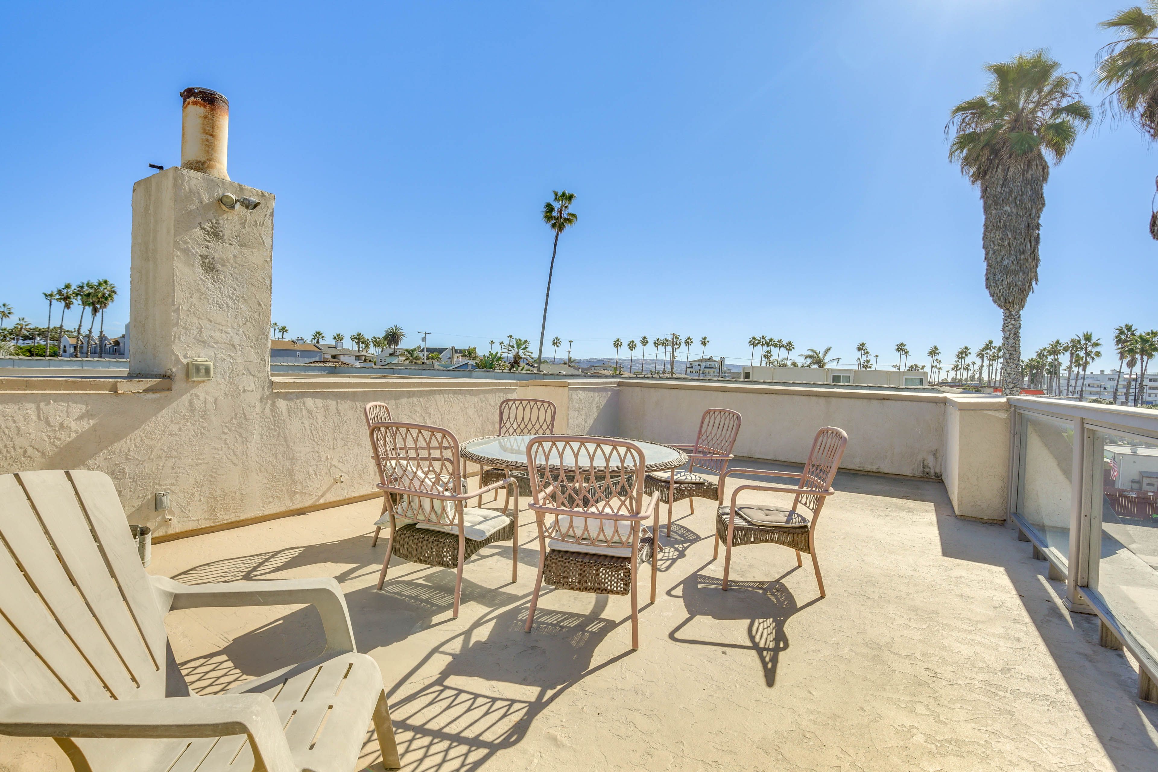 Shared Rooftop Patio | Outdoor Seating