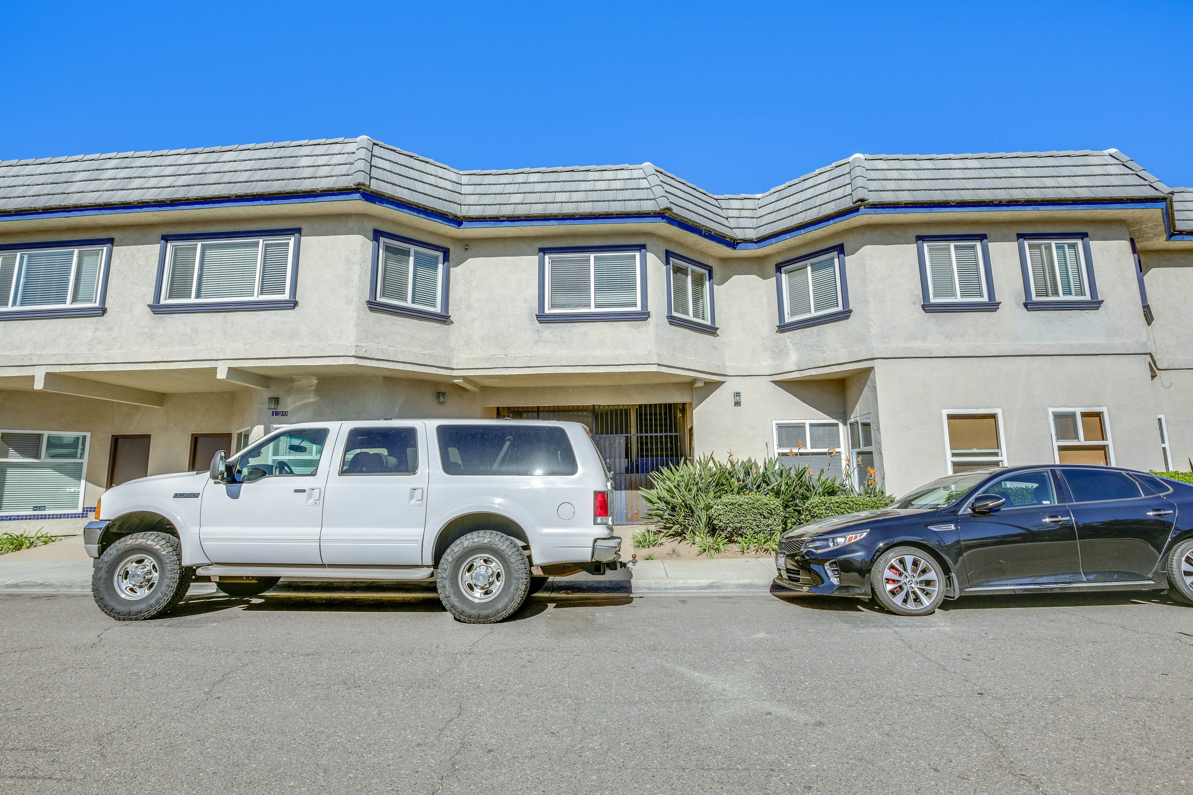 Parking | Garage (1 Vehicle) | Free Street Parking