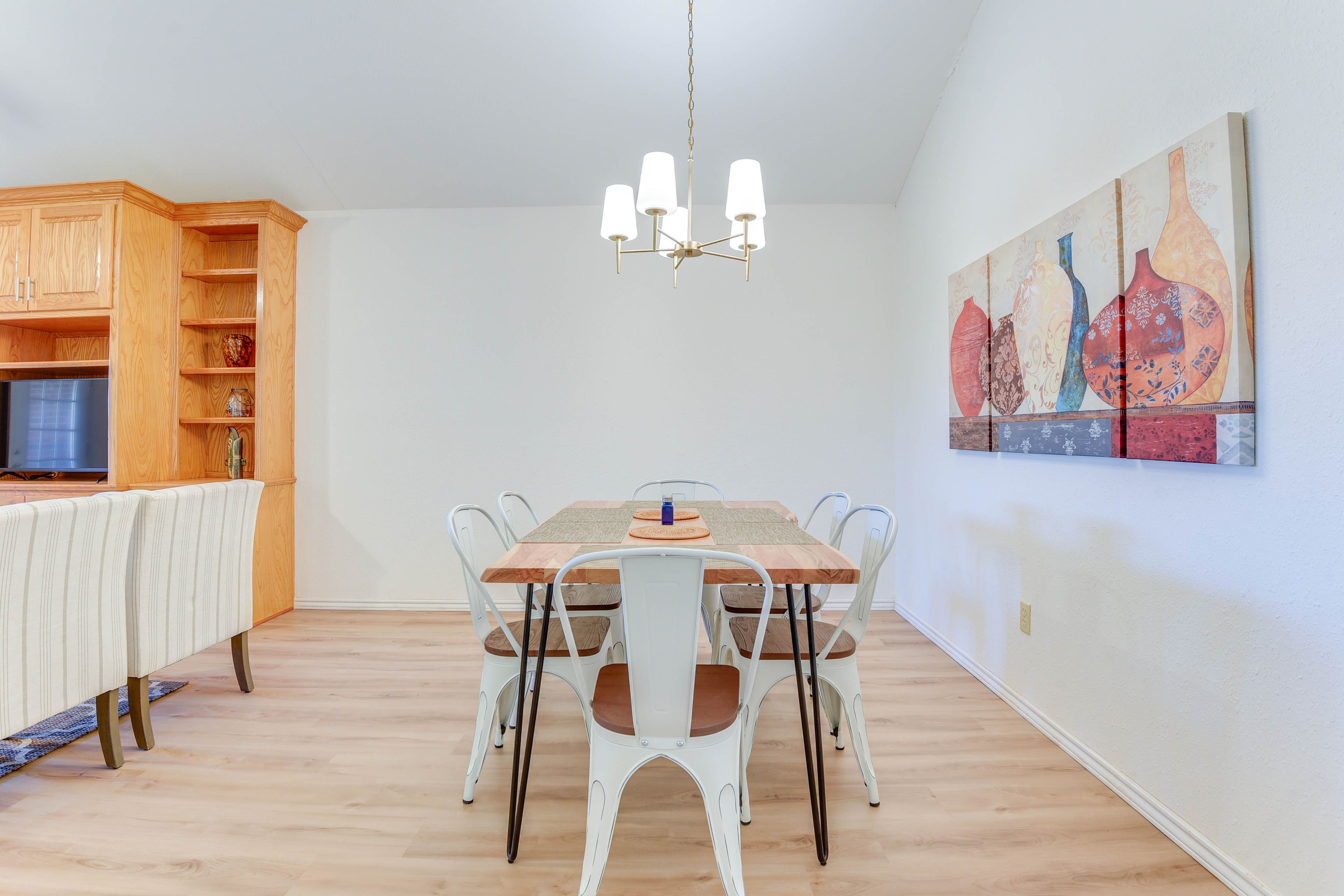 Dining Area | Dining Table | Dishware/Flatware
