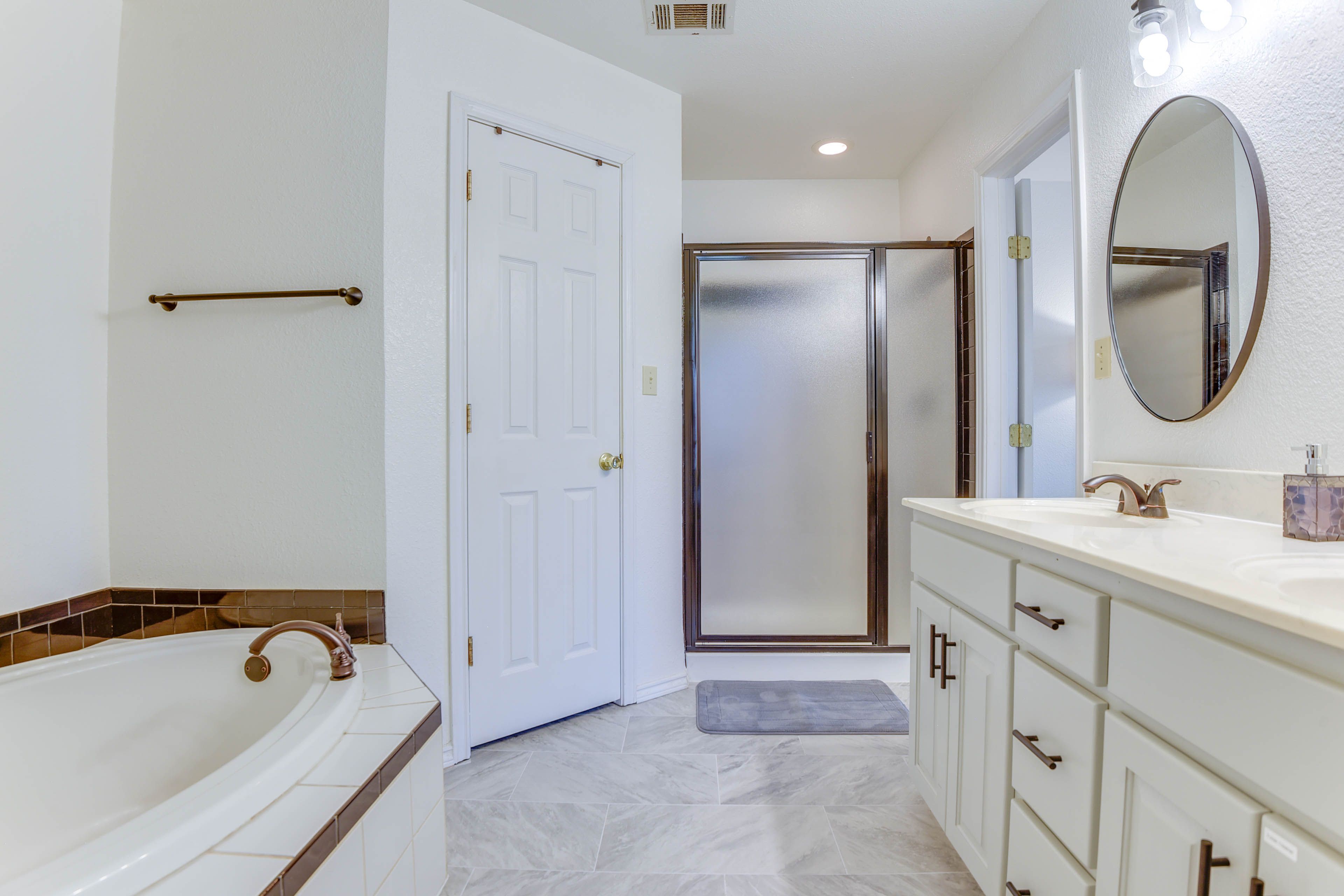 Full Bathroom | Soaking Tub | Walk-In Shower | Complimentary Toiletries