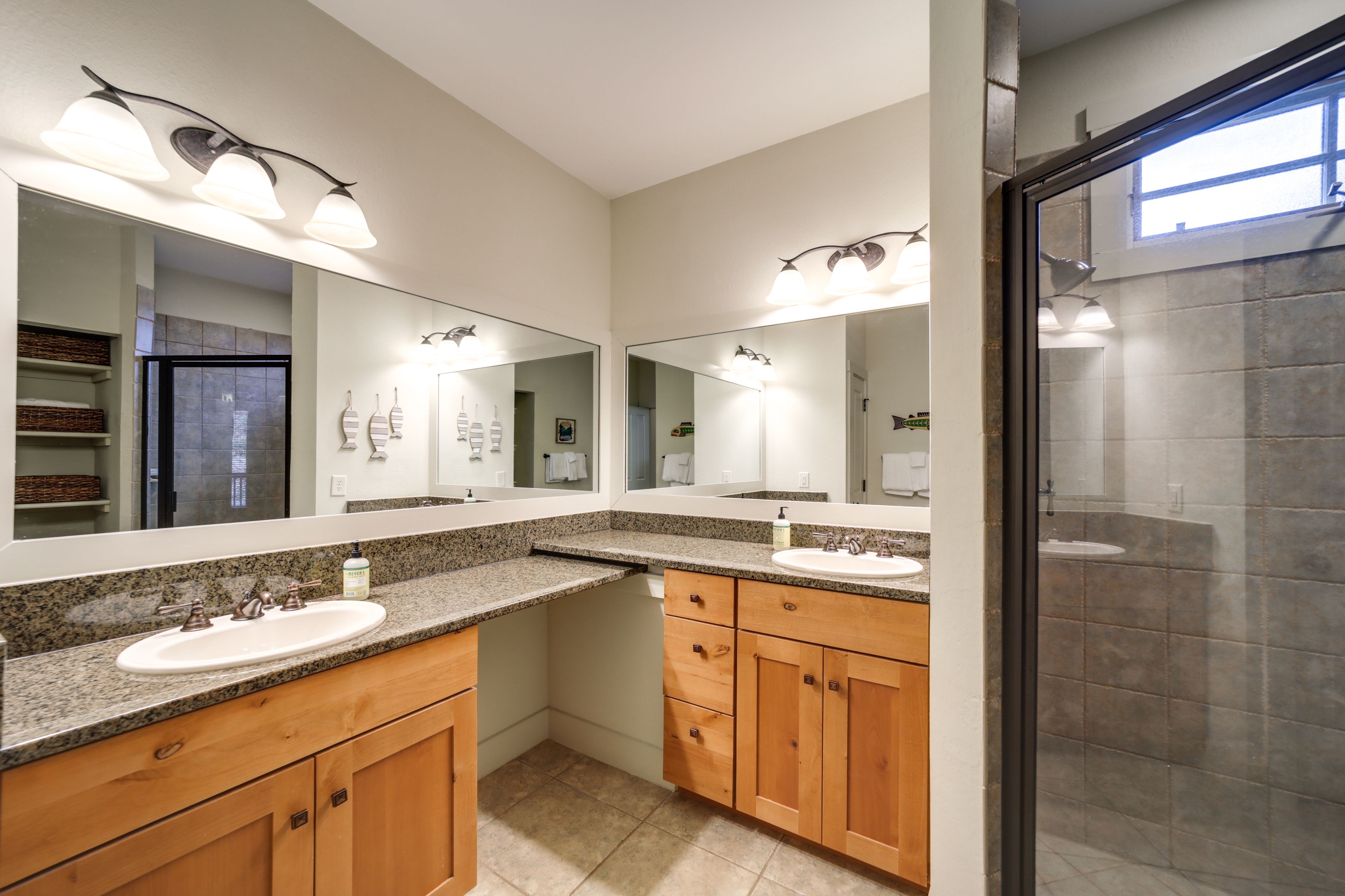 En-Suite Bathroom | Towels Provided