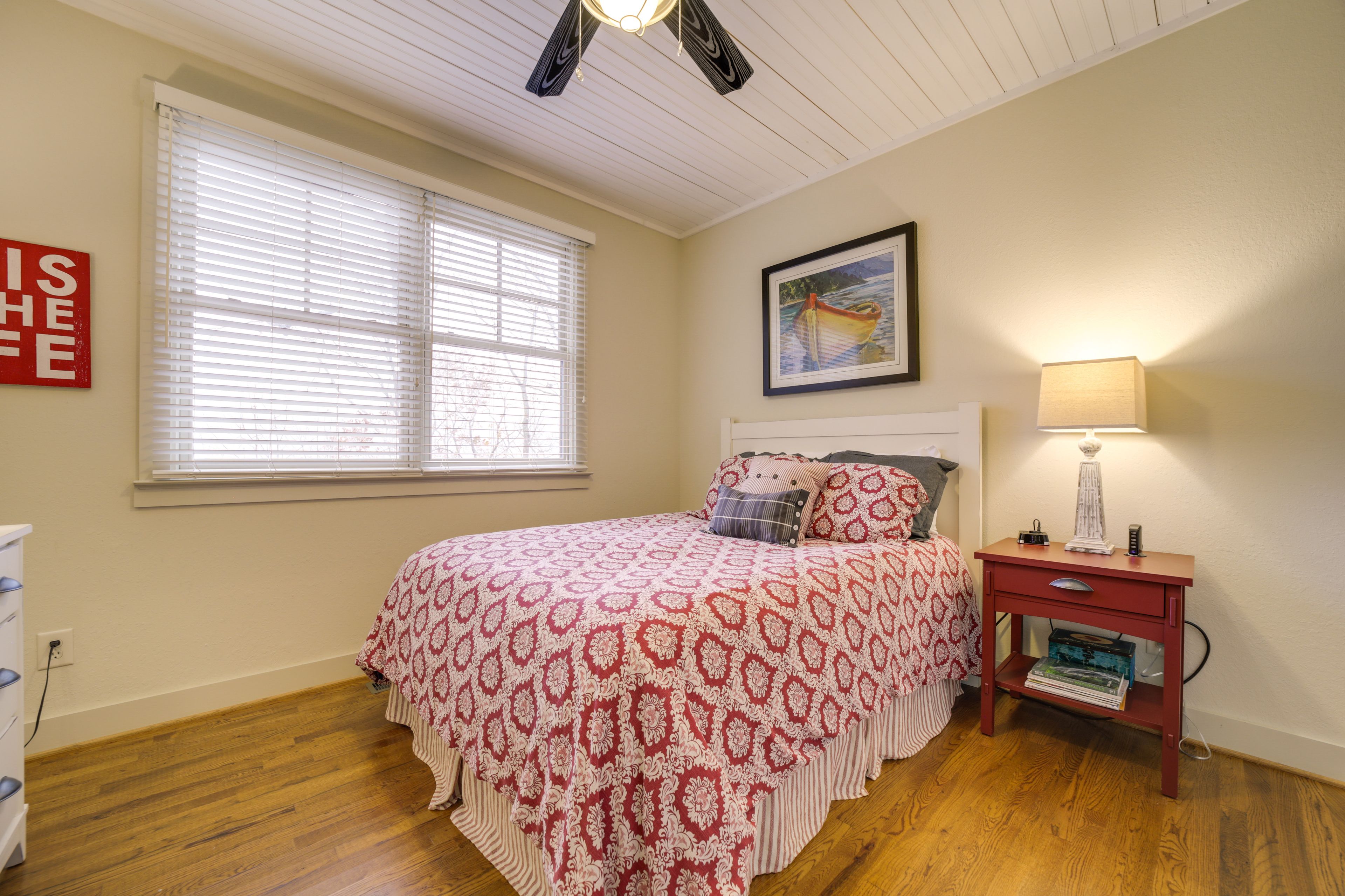 Bedroom 2 | Queen Bed | Smart TV
