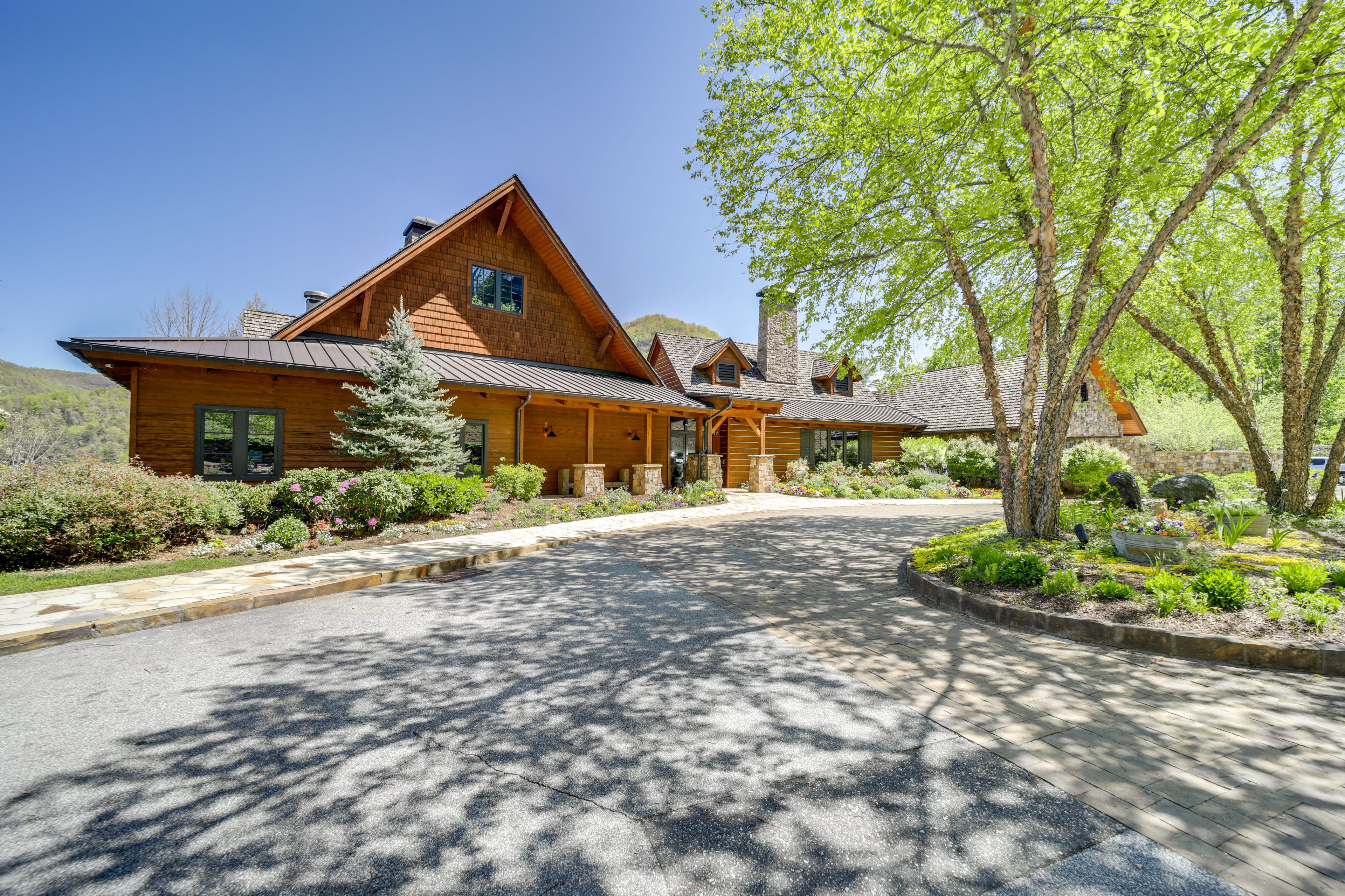 Bear Lake Reserve | Clubhouse + Restaurant