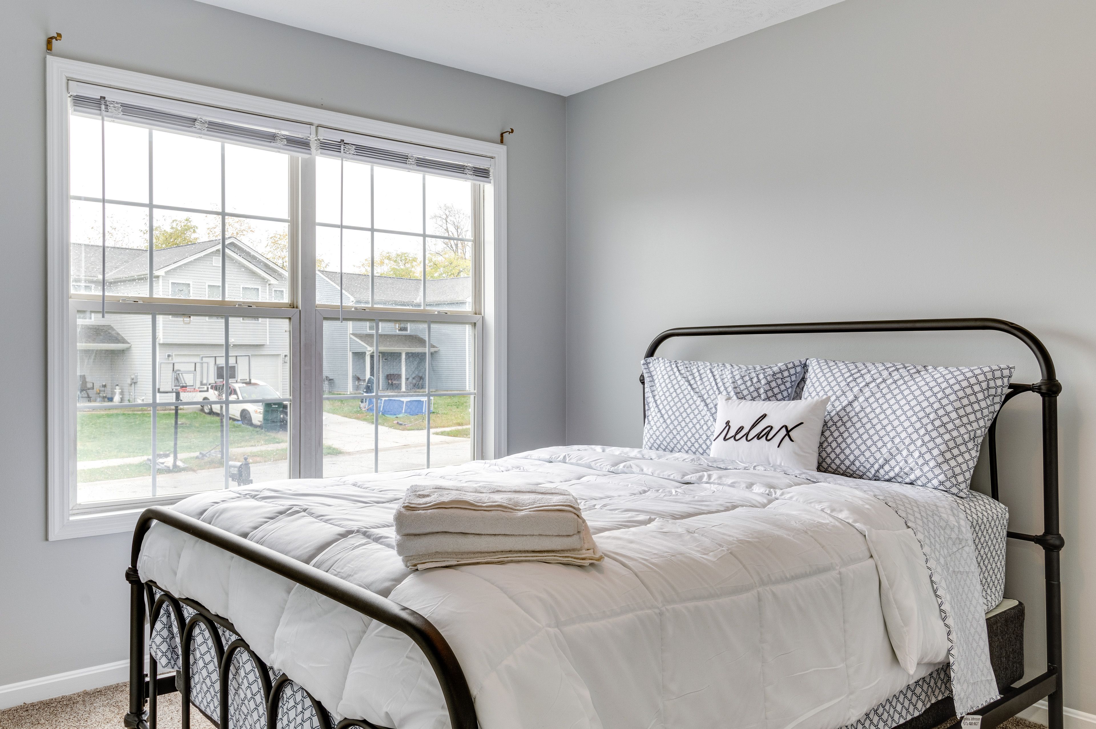Bedroom 2 | Queen Bed | Smart TV | Walk-In Closet